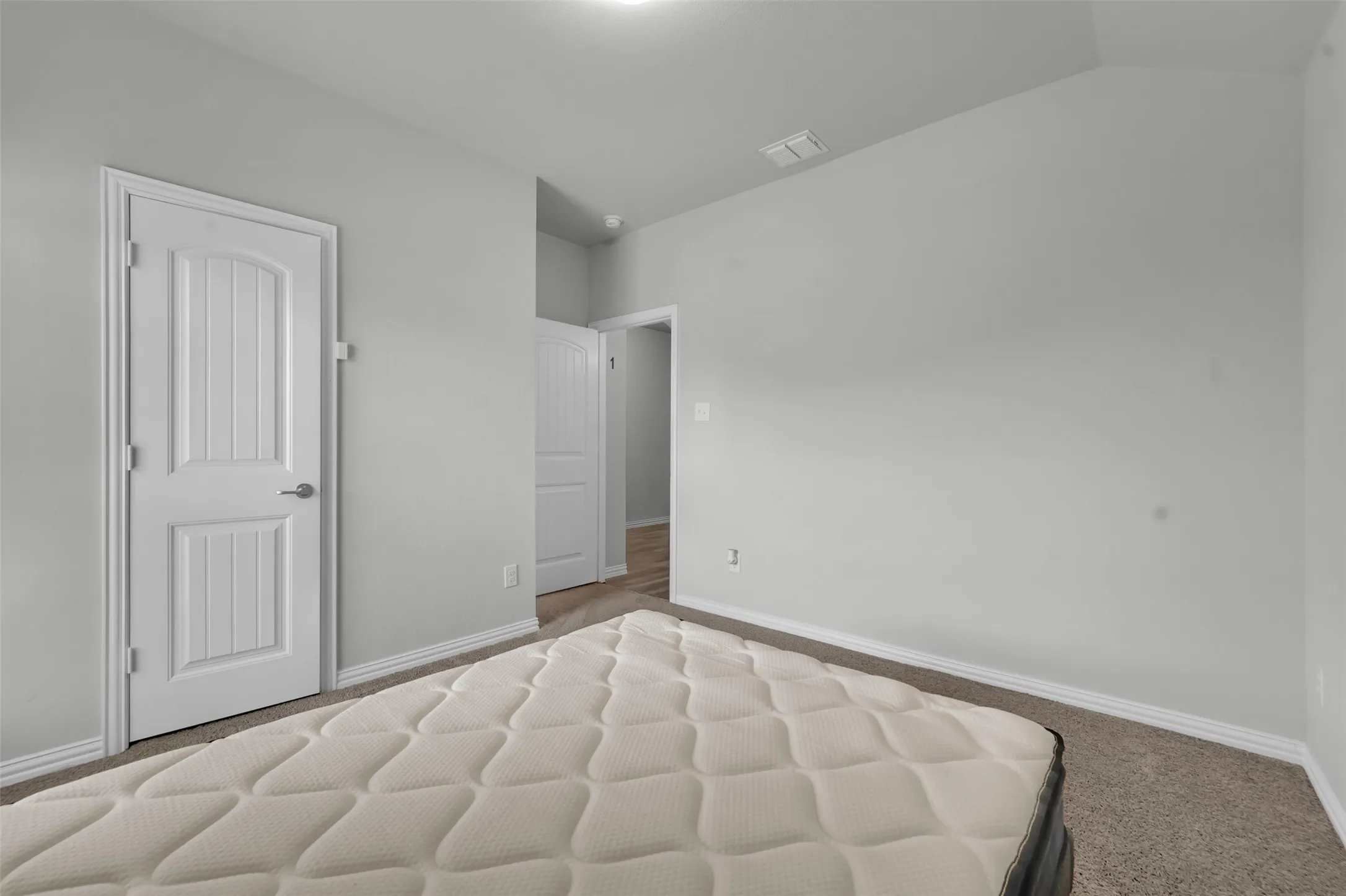 Single Family Residence For Rent in Tarrant County , 5165 Glen Eden Drive, Fort Worth, Texas 76119, 4 Bedroom, 2 Bathroom, 2 Garage spaces, 1,672 Sqft, built in 2018, mls#21346712, Real Estate Agent in Fort Worth, Homes For Rent in Tarrant county, Homes For Rent in Fort Worth, Realtor in Fort Worth Texas, Real Estate Brokerage Independent Realty Texas, Luminita Cordes Realtor
