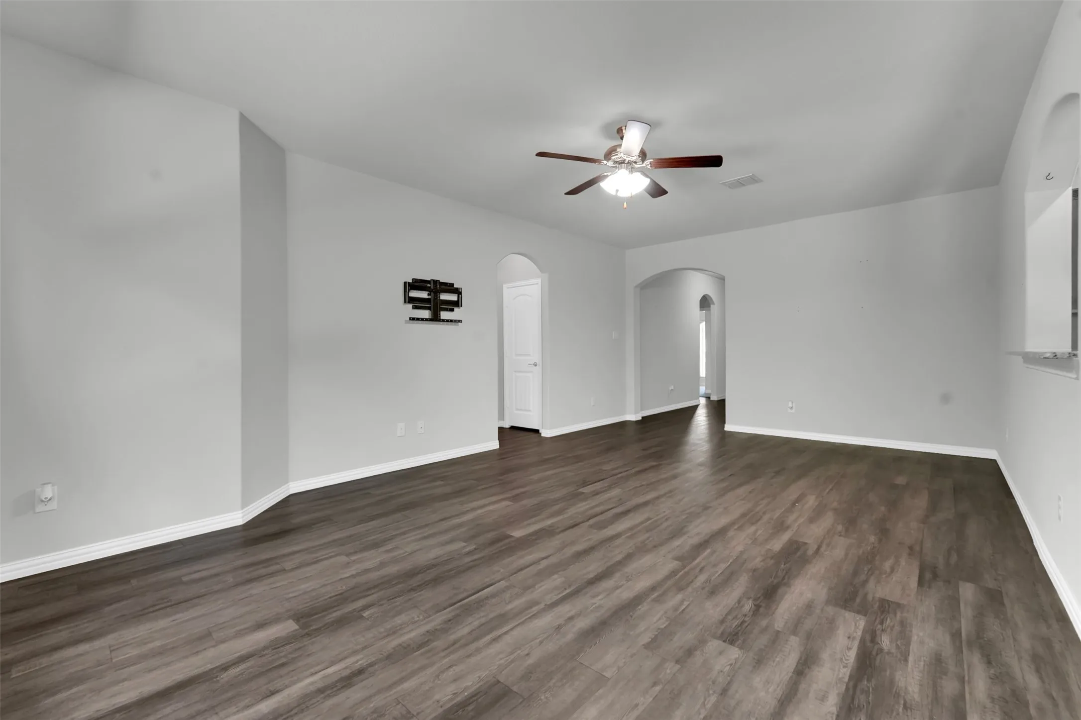 Single Family Residence For Rent in Tarrant County , 5165 Glen Eden Drive, Fort Worth, Texas 76119, 4 Bedroom, 2 Bathroom, 2 Garage spaces, 1,672 Sqft, built in 2018, mls#21346712, Real Estate Agent in Fort Worth, Homes For Rent in Tarrant county, Homes For Rent in Fort Worth, Realtor in Fort Worth Texas, Real Estate Brokerage Independent Realty Texas, Luminita Cordes Realtor