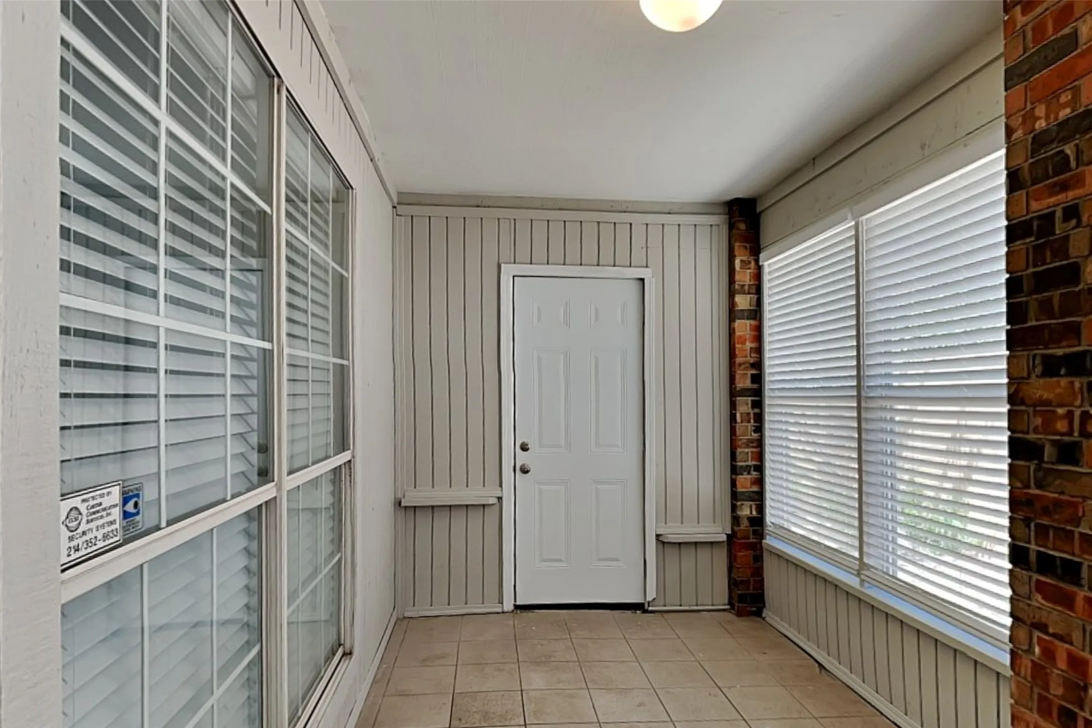 Single Family Residence For Rent in Tarrant County , 6621 Sunny Hill Drive, Watauga, Texas 76148, 3 Bedroom, 2 Bathroom, 2 Garage spaces, 1,498 Sqft, built in 1989, mls#21349729, Real Estate Agent in Watauga, Homes For Rent in Tarrant county, Homes For Rent in Watauga, Realtor in Watauga Texas, Real Estate Brokerage Independent Realty Texas, Luminita Cordes Realtor