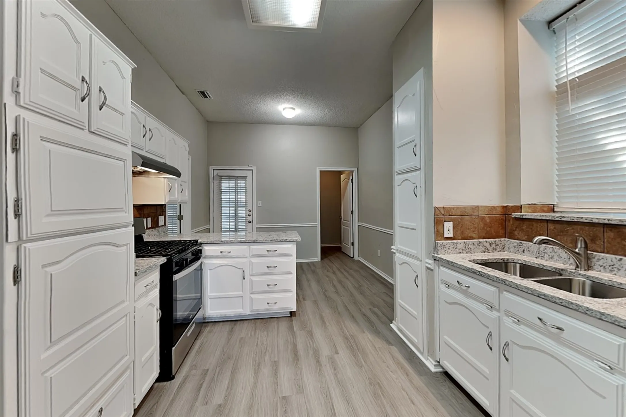 Single Family Residence For Rent in Tarrant County , 6621 Sunny Hill Drive, Watauga, Texas 76148, 3 Bedroom, 2 Bathroom, 2 Garage spaces, 1,498 Sqft, built in 1989, mls#21349729, Real Estate Agent in Watauga, Homes For Rent in Tarrant county, Homes For Rent in Watauga, Realtor in Watauga Texas, Real Estate Brokerage Independent Realty Texas, Luminita Cordes Realtor