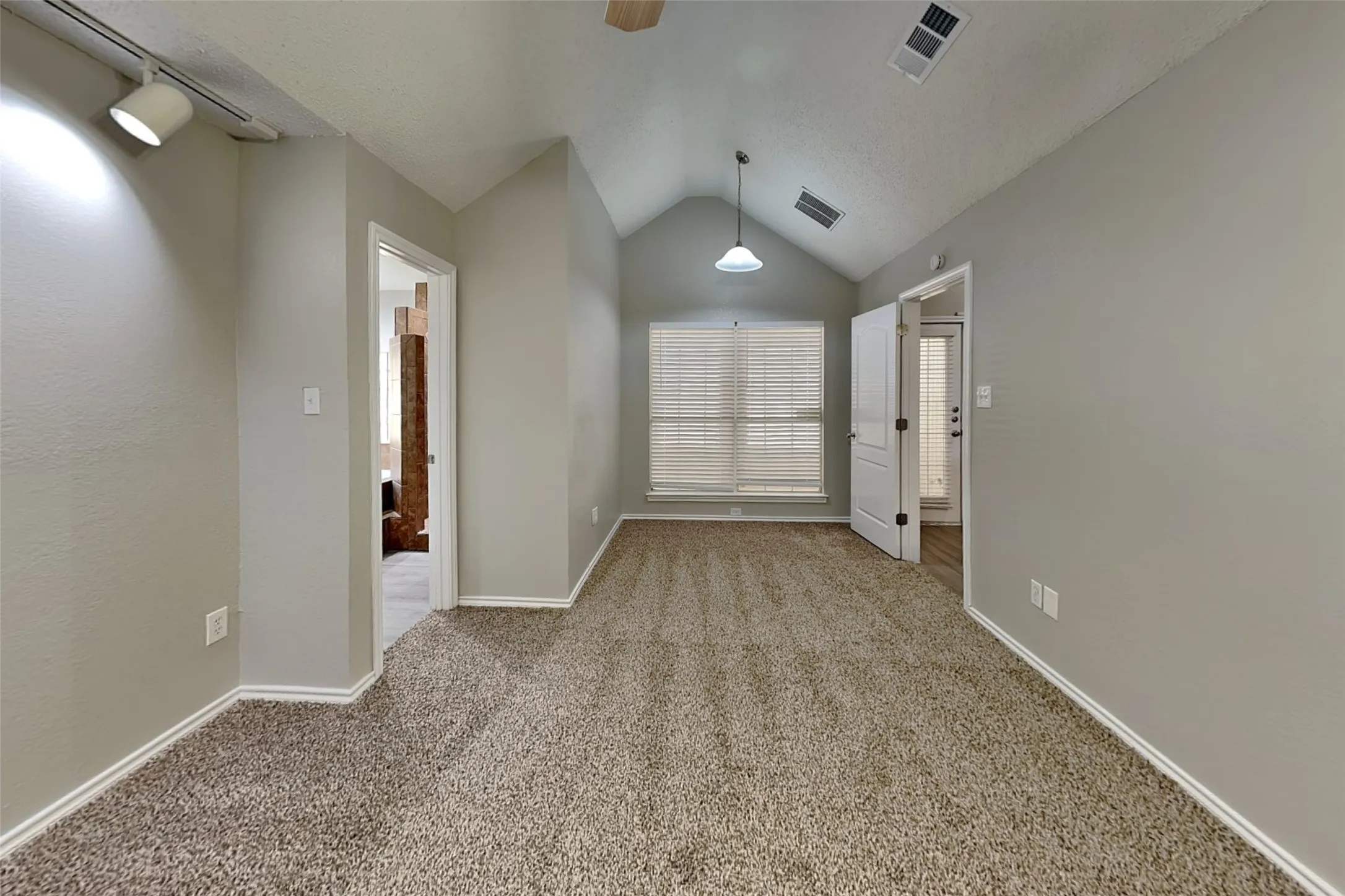 Single Family Residence For Rent in Tarrant County , 6621 Sunny Hill Drive, Watauga, Texas 76148, 3 Bedroom, 2 Bathroom, 2 Garage spaces, 1,498 Sqft, built in 1989, mls#21349729, Real Estate Agent in Watauga, Homes For Rent in Tarrant county, Homes For Rent in Watauga, Realtor in Watauga Texas, Real Estate Brokerage Independent Realty Texas, Luminita Cordes Realtor
