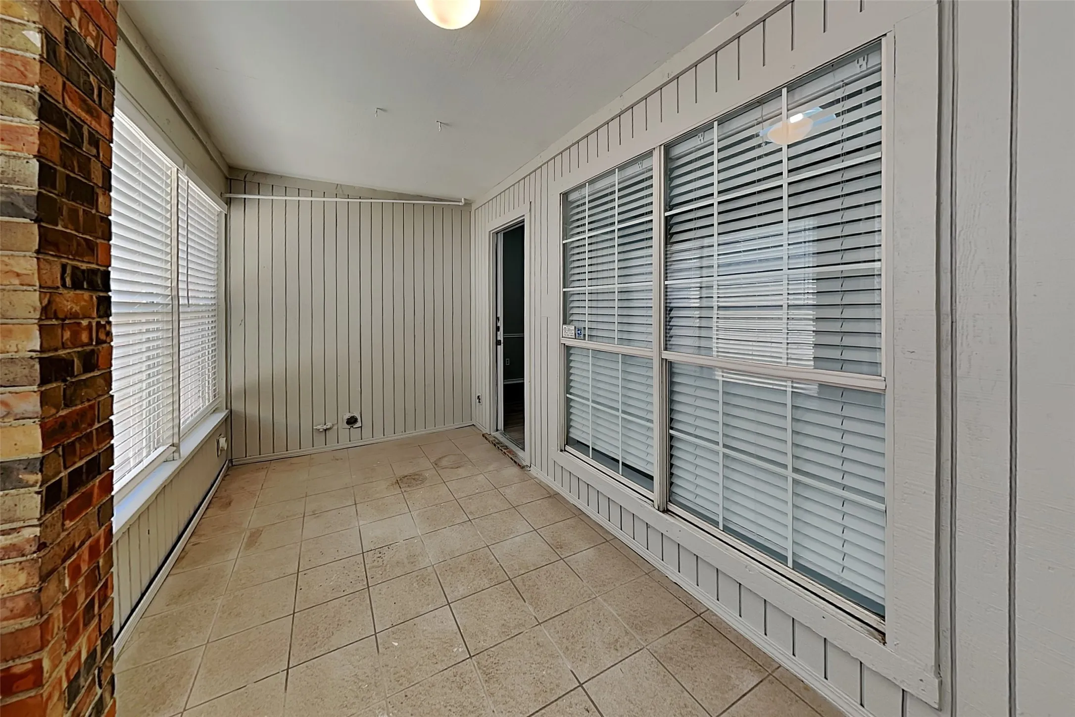 Single Family Residence For Rent in Tarrant County , 6621 Sunny Hill Drive, Watauga, Texas 76148, 3 Bedroom, 2 Bathroom, 2 Garage spaces, 1,498 Sqft, built in 1989, mls#21349729, Real Estate Agent in Watauga, Homes For Rent in Tarrant county, Homes For Rent in Watauga, Realtor in Watauga Texas, Real Estate Brokerage Independent Realty Texas, Luminita Cordes Realtor