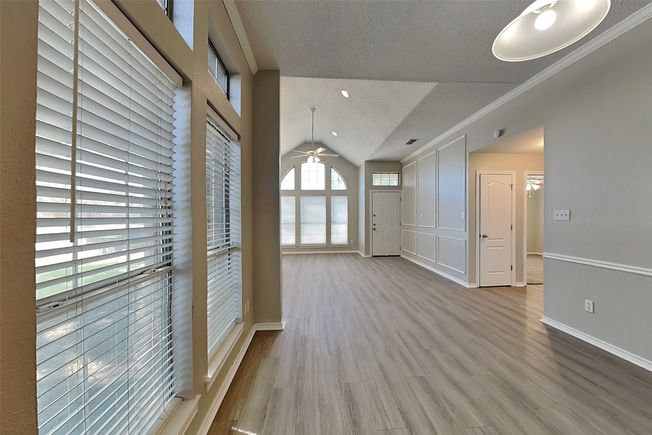 Single Family Residence For Rent in Tarrant County , 6621 Sunny Hill Drive, Watauga, Texas 76148, 3 Bedroom, 2 Bathroom, 2 Garage spaces, 1,498 Sqft, built in 1989, mls#21349729, Real Estate Agent in Watauga, Homes For Rent in Tarrant county, Homes For Rent in Watauga, Realtor in Watauga Texas, Real Estate Brokerage Independent Realty Texas, Luminita Cordes Realtor