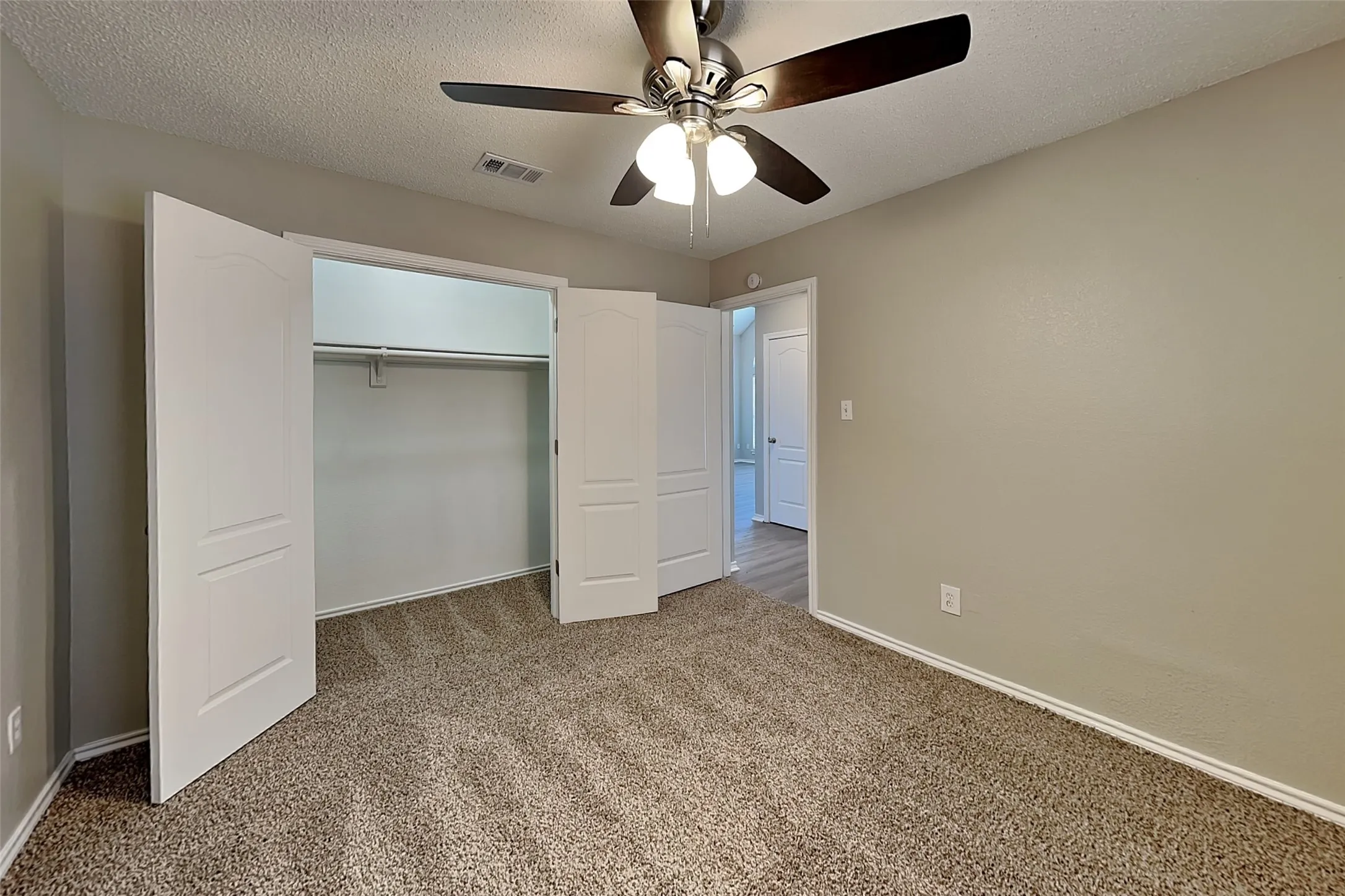 Single Family Residence For Rent in Tarrant County , 6621 Sunny Hill Drive, Watauga, Texas 76148, 3 Bedroom, 2 Bathroom, 2 Garage spaces, 1,498 Sqft, built in 1989, mls#21349729, Real Estate Agent in Watauga, Homes For Rent in Tarrant county, Homes For Rent in Watauga, Realtor in Watauga Texas, Real Estate Brokerage Independent Realty Texas, Luminita Cordes Realtor
