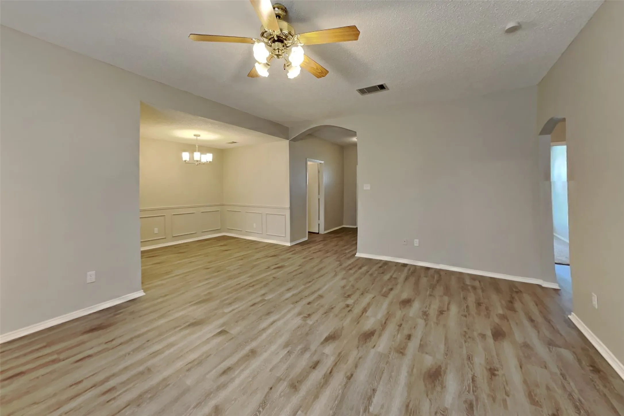 Single Family Residence For Rent in Johnson County , 625 Creekview Drive, Burleson, Texas 76028, 4 Bedroom, 2 Bathroom, 2 Garage spaces, 1,814 Sqft, built in 2001, mls#21349731, Real Estate Agent in Burleson, Homes For Rent in Johnson county, Homes For Rent in Burleson, Realtor in Burleson Texas, Real Estate Brokerage Independent Realty Texas, Luminita Cordes Realtor