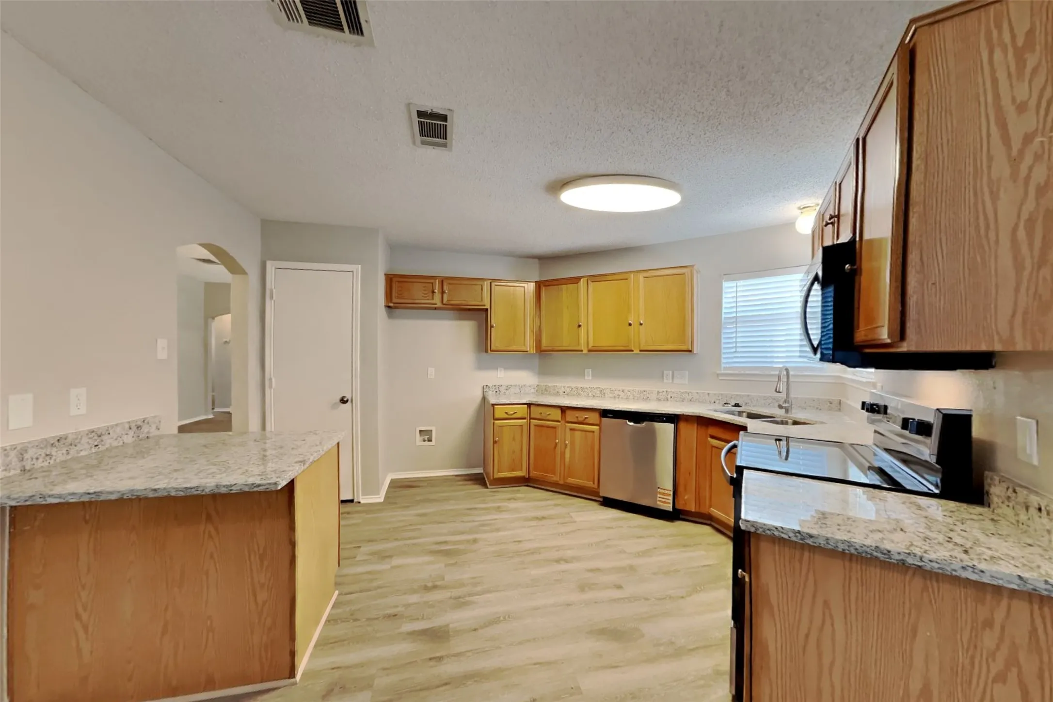 Single Family Residence For Rent in Johnson County , 625 Creekview Drive, Burleson, Texas 76028, 4 Bedroom, 2 Bathroom, 2 Garage spaces, 1,814 Sqft, built in 2001, mls#21349731, Real Estate Agent in Burleson, Homes For Rent in Johnson county, Homes For Rent in Burleson, Realtor in Burleson Texas, Real Estate Brokerage Independent Realty Texas, Luminita Cordes Realtor
