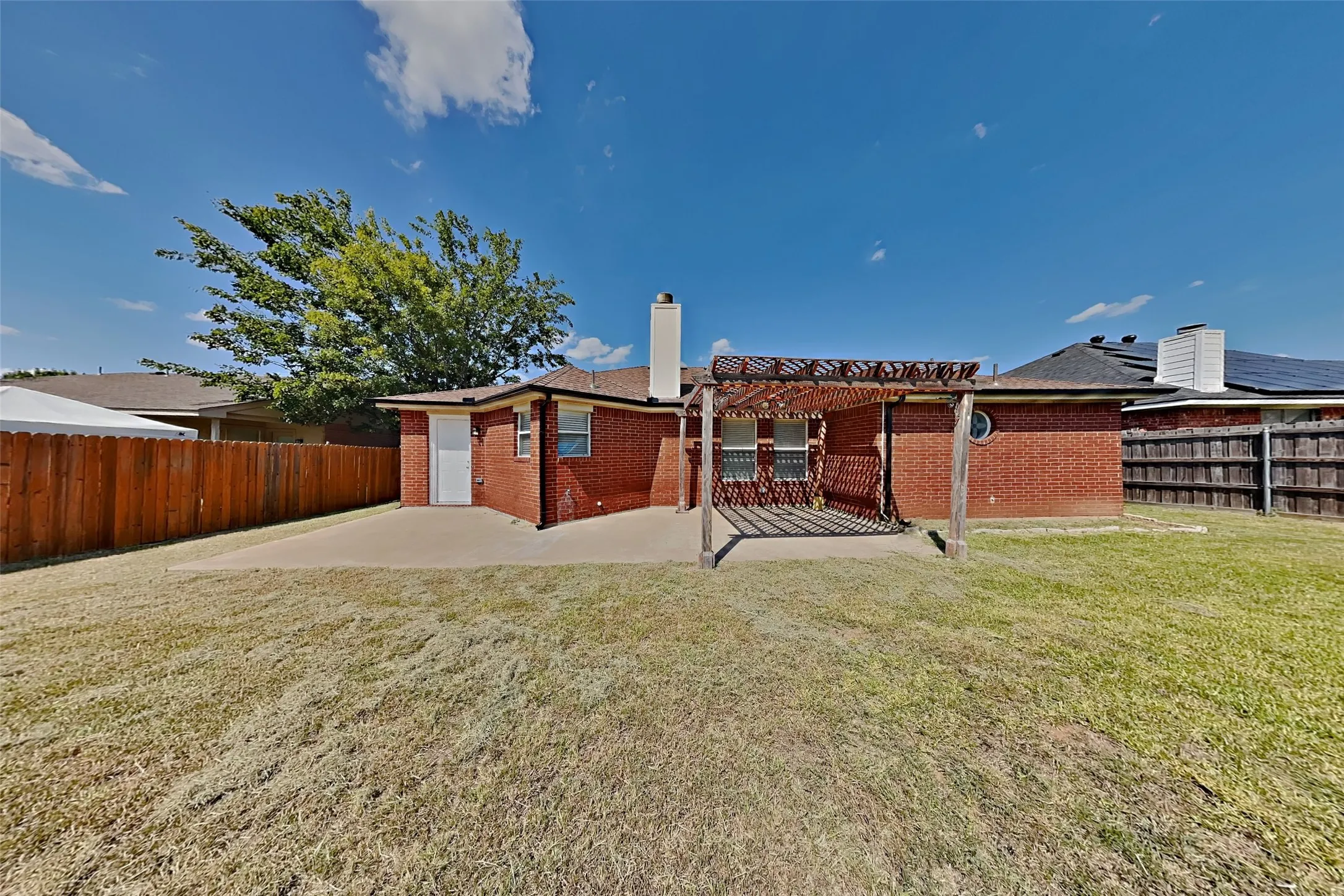 Single Family Residence For Rent in Johnson County , 625 Creekview Drive, Burleson, Texas 76028, 4 Bedroom, 2 Bathroom, 2 Garage spaces, 1,814 Sqft, built in 2001, mls#21349731, Real Estate Agent in Burleson, Homes For Rent in Johnson county, Homes For Rent in Burleson, Realtor in Burleson Texas, Real Estate Brokerage Independent Realty Texas, Luminita Cordes Realtor