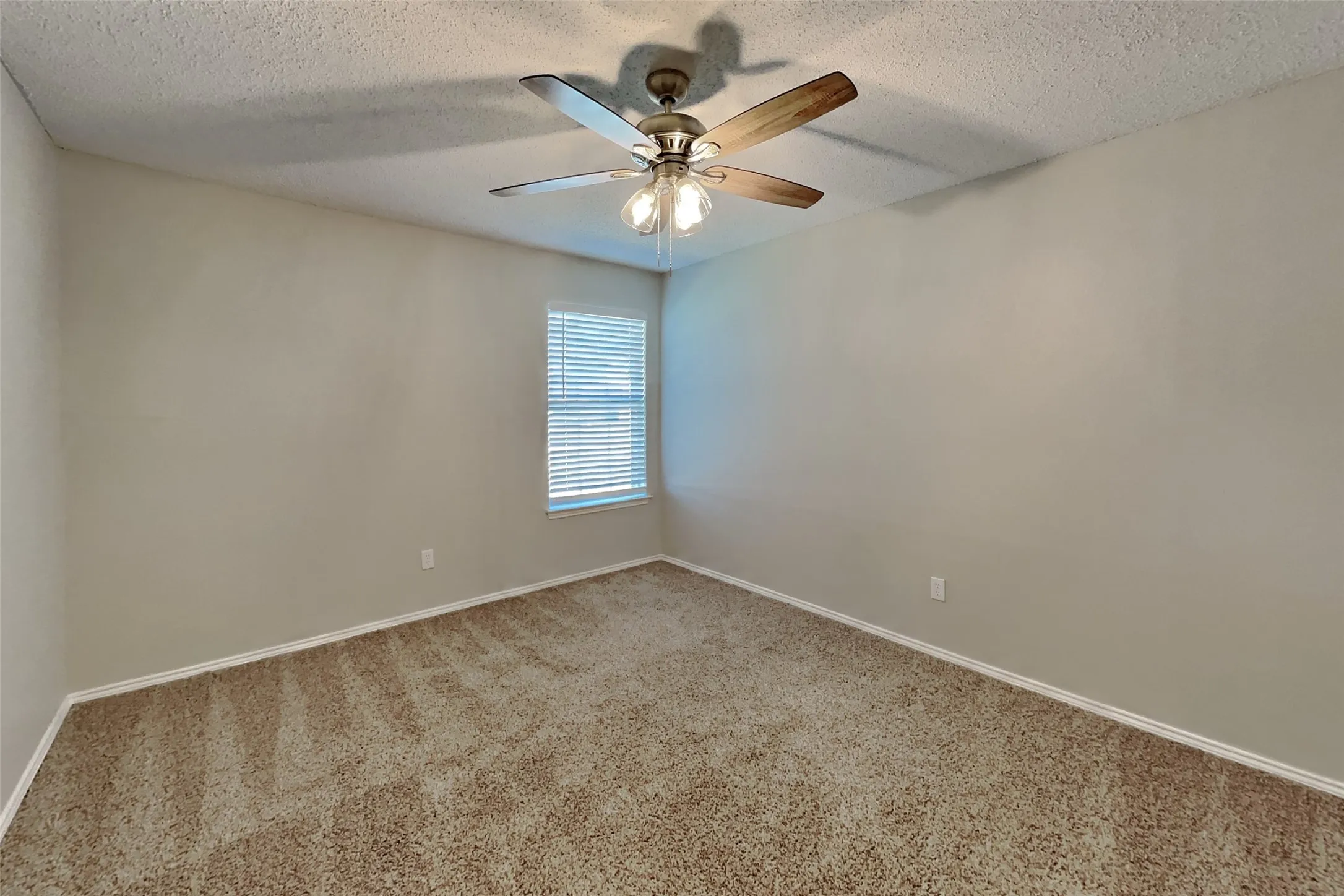 Single Family Residence For Rent in Johnson County , 625 Creekview Drive, Burleson, Texas 76028, 4 Bedroom, 2 Bathroom, 2 Garage spaces, 1,814 Sqft, built in 2001, mls#21349731, Real Estate Agent in Burleson, Homes For Rent in Johnson county, Homes For Rent in Burleson, Realtor in Burleson Texas, Real Estate Brokerage Independent Realty Texas, Luminita Cordes Realtor