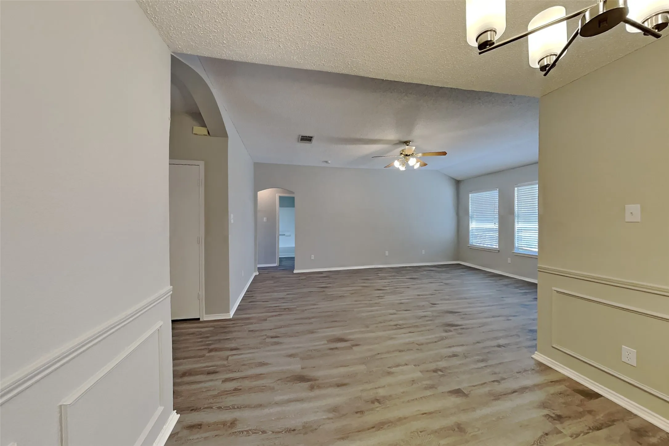 Single Family Residence For Rent in Johnson County , 625 Creekview Drive, Burleson, Texas 76028, 4 Bedroom, 2 Bathroom, 2 Garage spaces, 1,814 Sqft, built in 2001, mls#21349731, Real Estate Agent in Burleson, Homes For Rent in Johnson county, Homes For Rent in Burleson, Realtor in Burleson Texas, Real Estate Brokerage Independent Realty Texas, Luminita Cordes Realtor