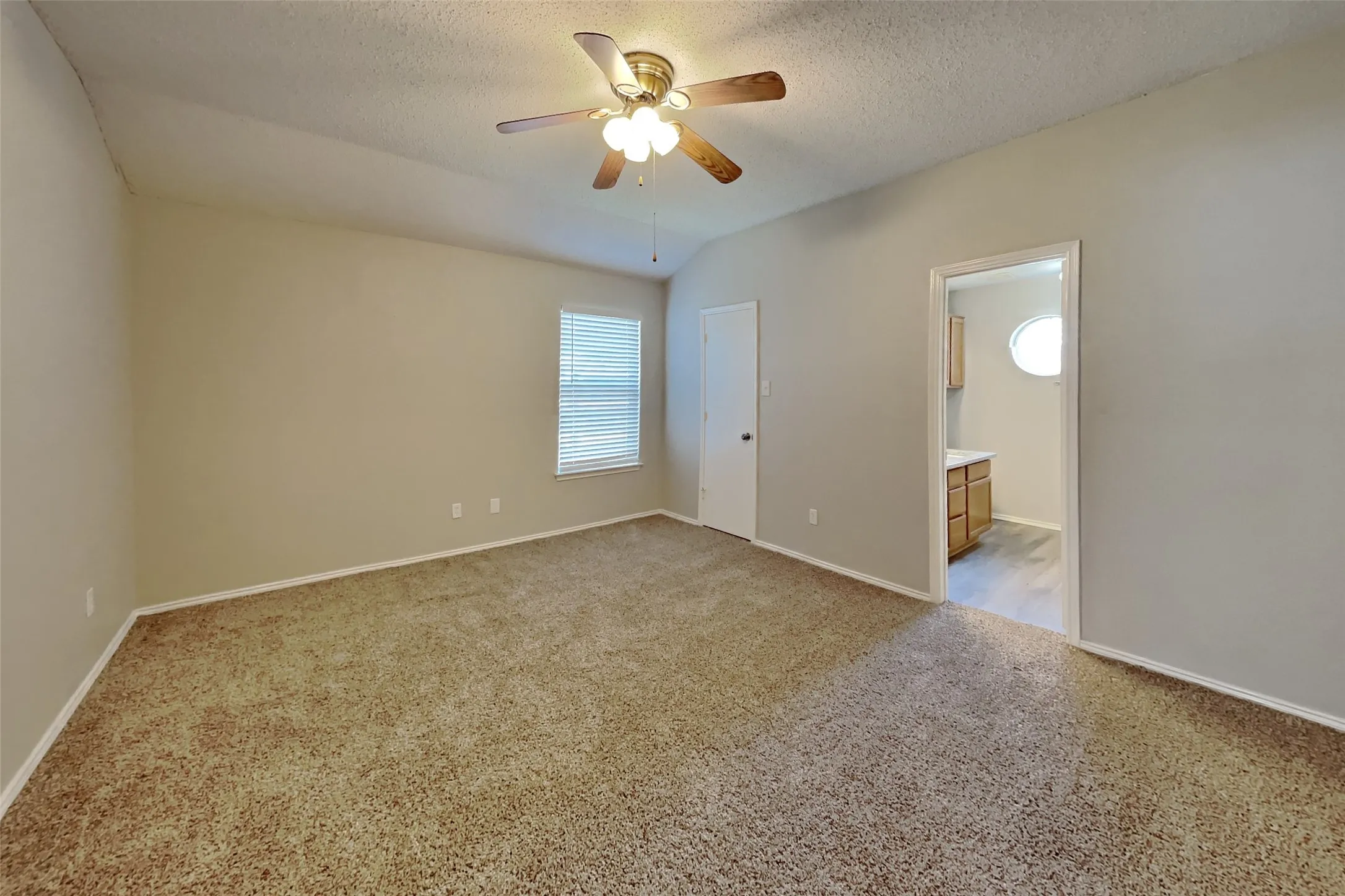 Single Family Residence For Rent in Johnson County , 625 Creekview Drive, Burleson, Texas 76028, 4 Bedroom, 2 Bathroom, 2 Garage spaces, 1,814 Sqft, built in 2001, mls#21349731, Real Estate Agent in Burleson, Homes For Rent in Johnson county, Homes For Rent in Burleson, Realtor in Burleson Texas, Real Estate Brokerage Independent Realty Texas, Luminita Cordes Realtor