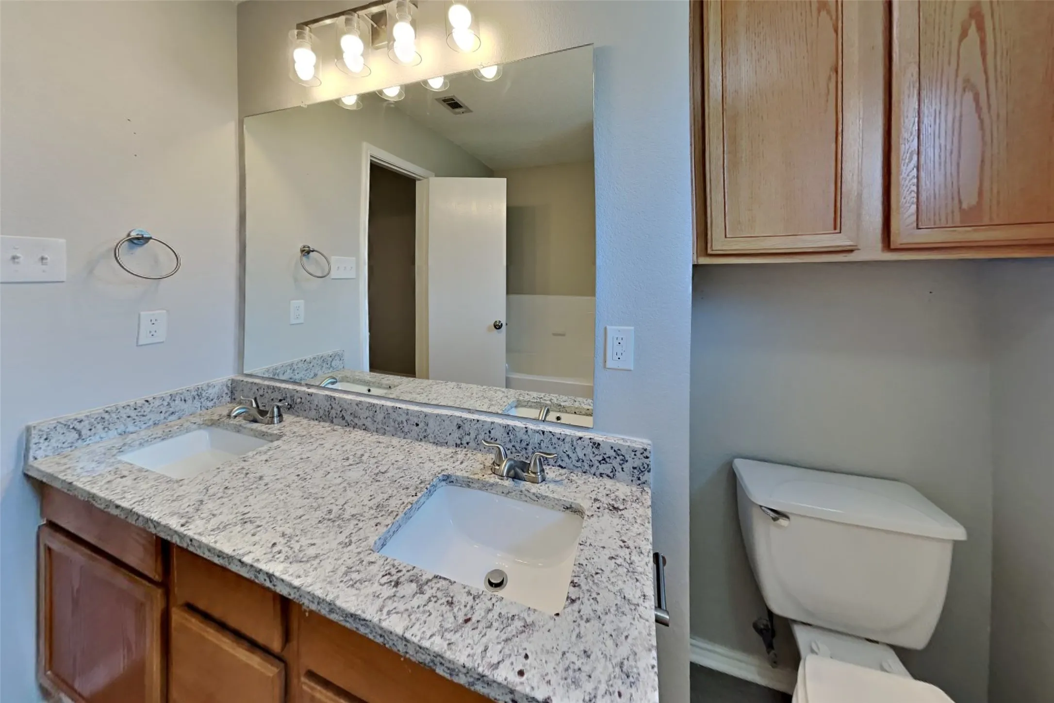 Single Family Residence For Rent in Johnson County , 625 Creekview Drive, Burleson, Texas 76028, 4 Bedroom, 2 Bathroom, 2 Garage spaces, 1,814 Sqft, built in 2001, mls#21349731, Real Estate Agent in Burleson, Homes For Rent in Johnson county, Homes For Rent in Burleson, Realtor in Burleson Texas, Real Estate Brokerage Independent Realty Texas, Luminita Cordes Realtor