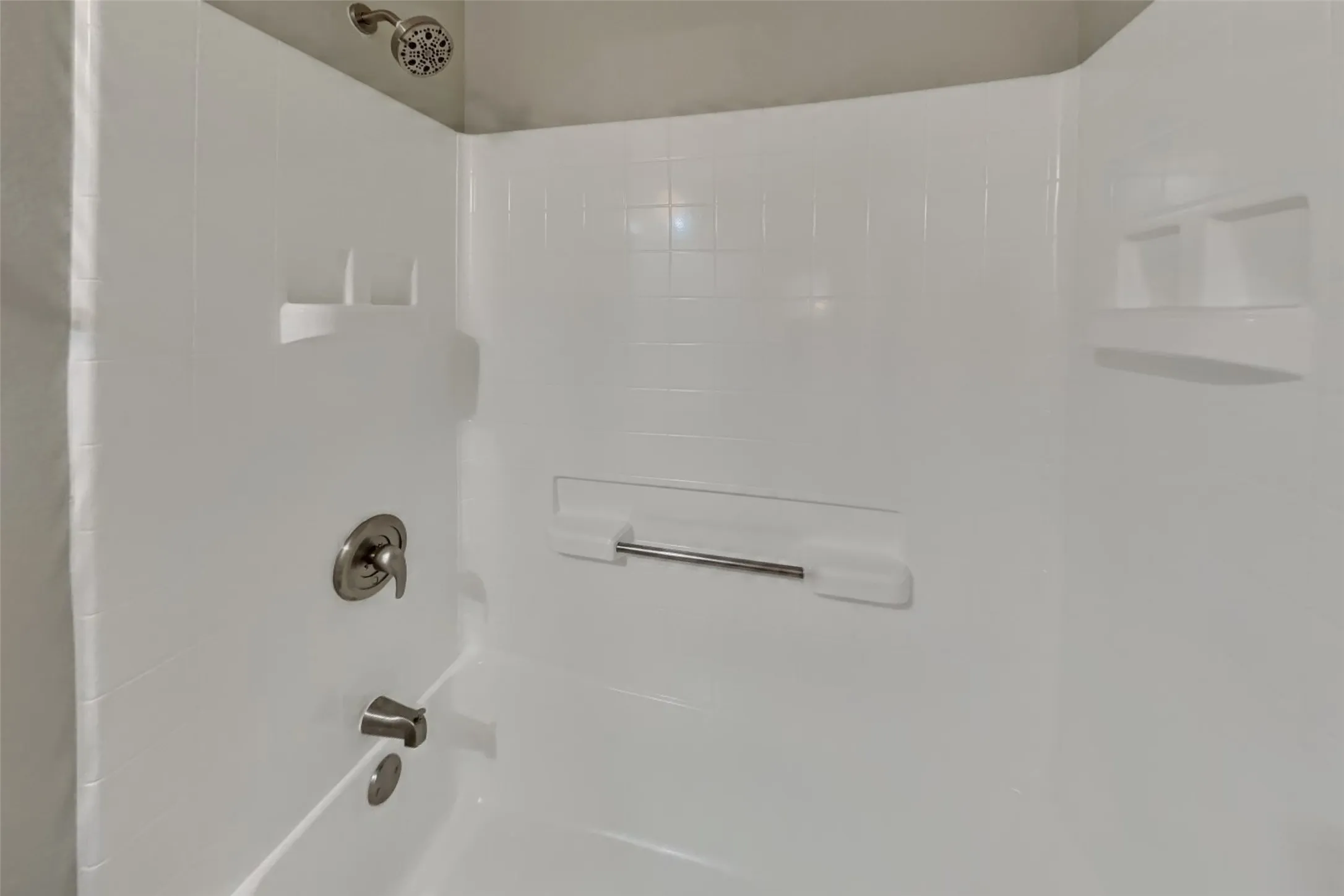 Single Family Residence For Rent in Johnson County , 625 Creekview Drive, Burleson, Texas 76028, 4 Bedroom, 2 Bathroom, 2 Garage spaces, 1,814 Sqft, built in 2001, mls#21349731, Real Estate Agent in Burleson, Homes For Rent in Johnson county, Homes For Rent in Burleson, Realtor in Burleson Texas, Real Estate Brokerage Independent Realty Texas, Luminita Cordes Realtor