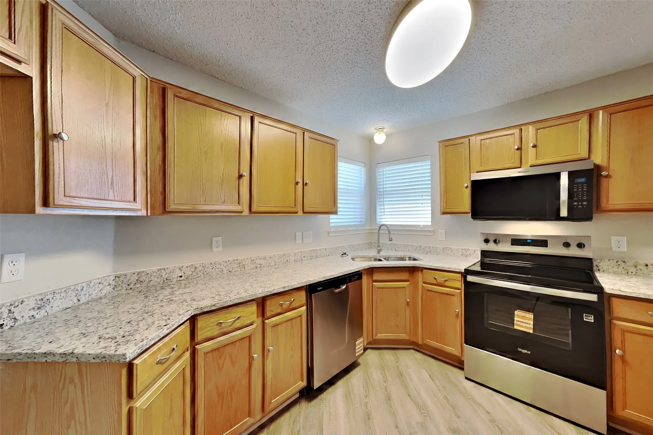 Single Family Residence For Rent in Johnson County , 625 Creekview Drive, Burleson, Texas 76028, 4 Bedroom, 2 Bathroom, 2 Garage spaces, 1,814 Sqft, built in 2001, mls#21349731, Real Estate Agent in Burleson, Homes For Rent in Johnson county, Homes For Rent in Burleson, Realtor in Burleson Texas, Real Estate Brokerage Independent Realty Texas, Luminita Cordes Realtor