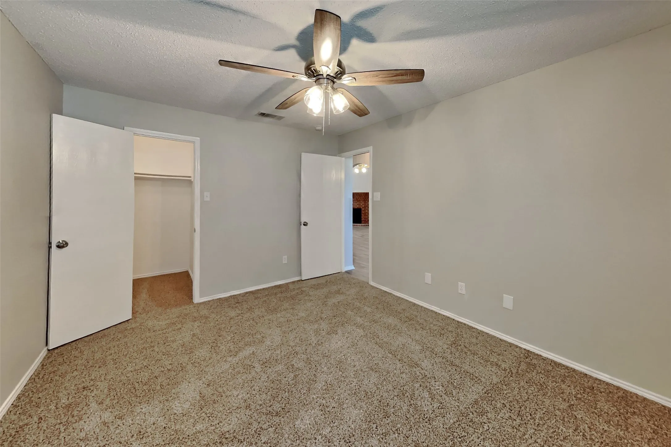 Single Family Residence For Rent in Johnson County , 625 Creekview Drive, Burleson, Texas 76028, 4 Bedroom, 2 Bathroom, 2 Garage spaces, 1,814 Sqft, built in 2001, mls#21349731, Real Estate Agent in Burleson, Homes For Rent in Johnson county, Homes For Rent in Burleson, Realtor in Burleson Texas, Real Estate Brokerage Independent Realty Texas, Luminita Cordes Realtor