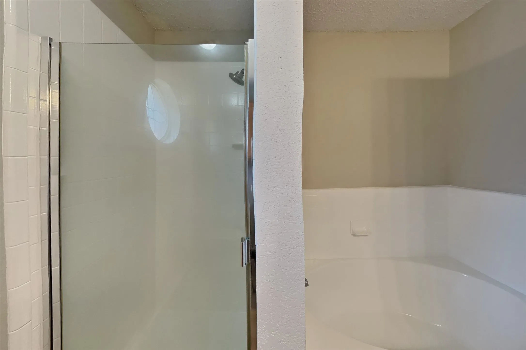Single Family Residence For Rent in Johnson County , 625 Creekview Drive, Burleson, Texas 76028, 4 Bedroom, 2 Bathroom, 2 Garage spaces, 1,814 Sqft, built in 2001, mls#21349731, Real Estate Agent in Burleson, Homes For Rent in Johnson county, Homes For Rent in Burleson, Realtor in Burleson Texas, Real Estate Brokerage Independent Realty Texas, Luminita Cordes Realtor