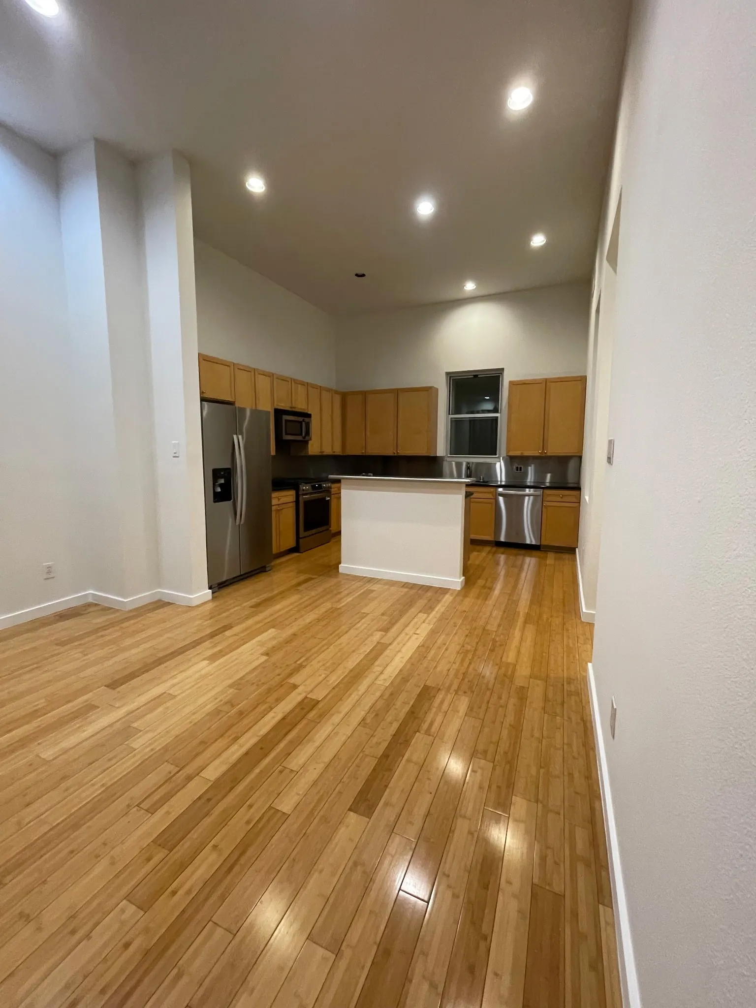 Townhouse For Rent in Dallas County , 710 Colten James Lane, Dallas, Texas 75204, 2 Bedroom, 3 Bathroom, 2 Garage spaces, 1,766 Sqft, built in 2005, Price $2,750, mls#21348803, Real Estate Agent in Dallas, Homes For Rent in Dallas county, Homes For Rent in Dallas, Realtor in Dallas Texas, Real Estate Brokerage Independent Realty Texas, Luminita Cordes Realtor