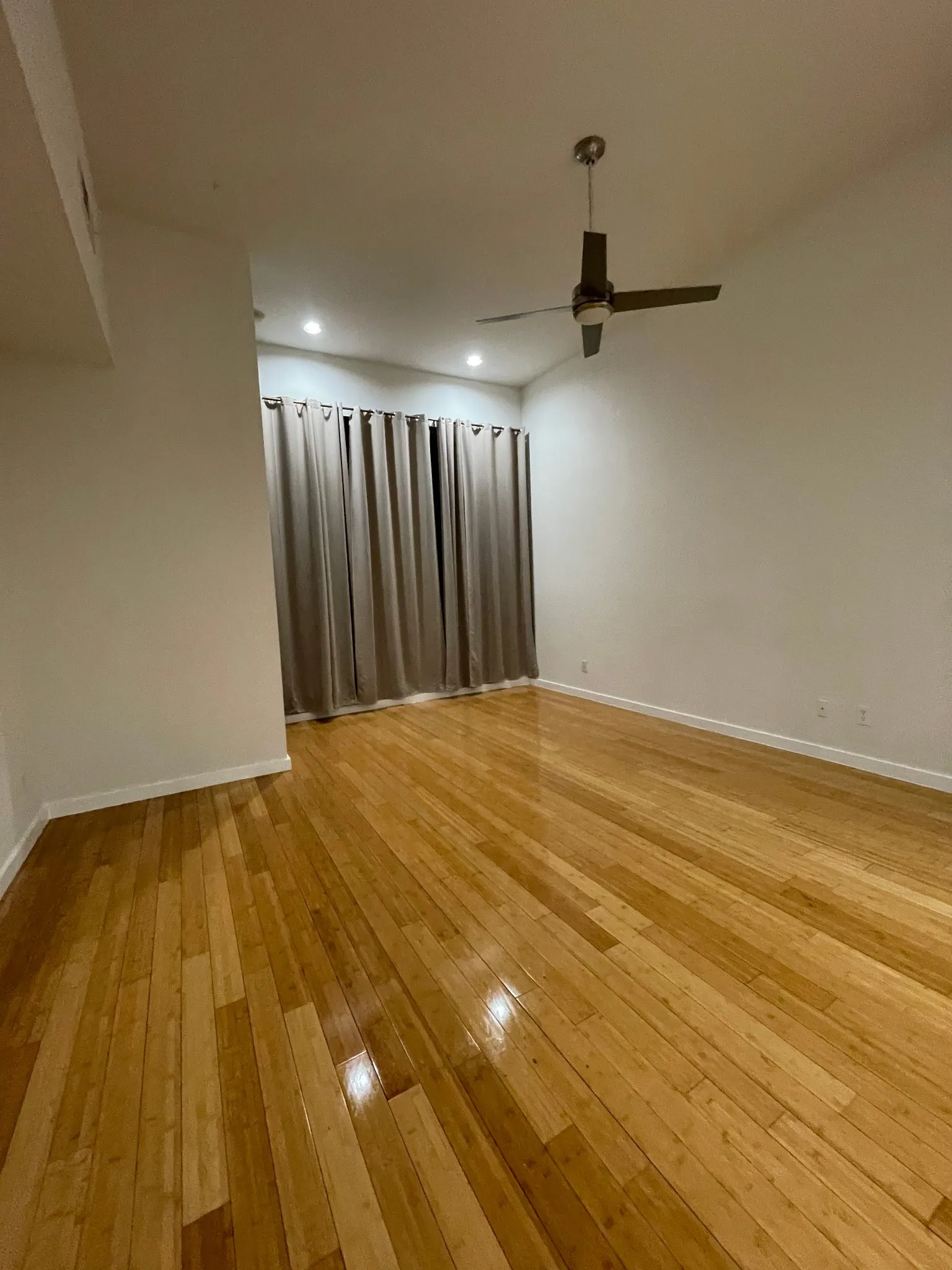 Townhouse For Rent in Dallas County , 710 Colten James Lane, Dallas, Texas 75204, 2 Bedroom, 3 Bathroom, 2 Garage spaces, 1,766 Sqft, built in 2005, Price $2,750, mls#21348803, Real Estate Agent in Dallas, Homes For Rent in Dallas county, Homes For Rent in Dallas, Realtor in Dallas Texas, Real Estate Brokerage Independent Realty Texas, Luminita Cordes Realtor