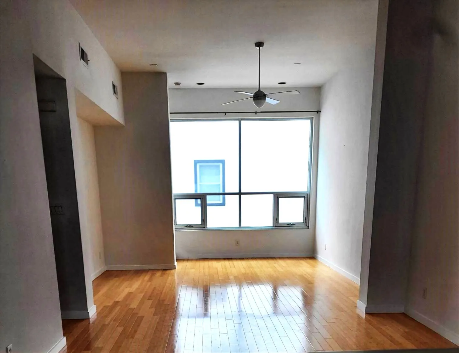 Townhouse For Rent in Dallas County , 710 Colten James Lane, Dallas, Texas 75204, 2 Bedroom, 3 Bathroom, 2 Garage spaces, 1,766 Sqft, built in 2005, Price $2,750, mls#21348803, Real Estate Agent in Dallas, Homes For Rent in Dallas county, Homes For Rent in Dallas, Realtor in Dallas Texas, Real Estate Brokerage Independent Realty Texas, Luminita Cordes Realtor