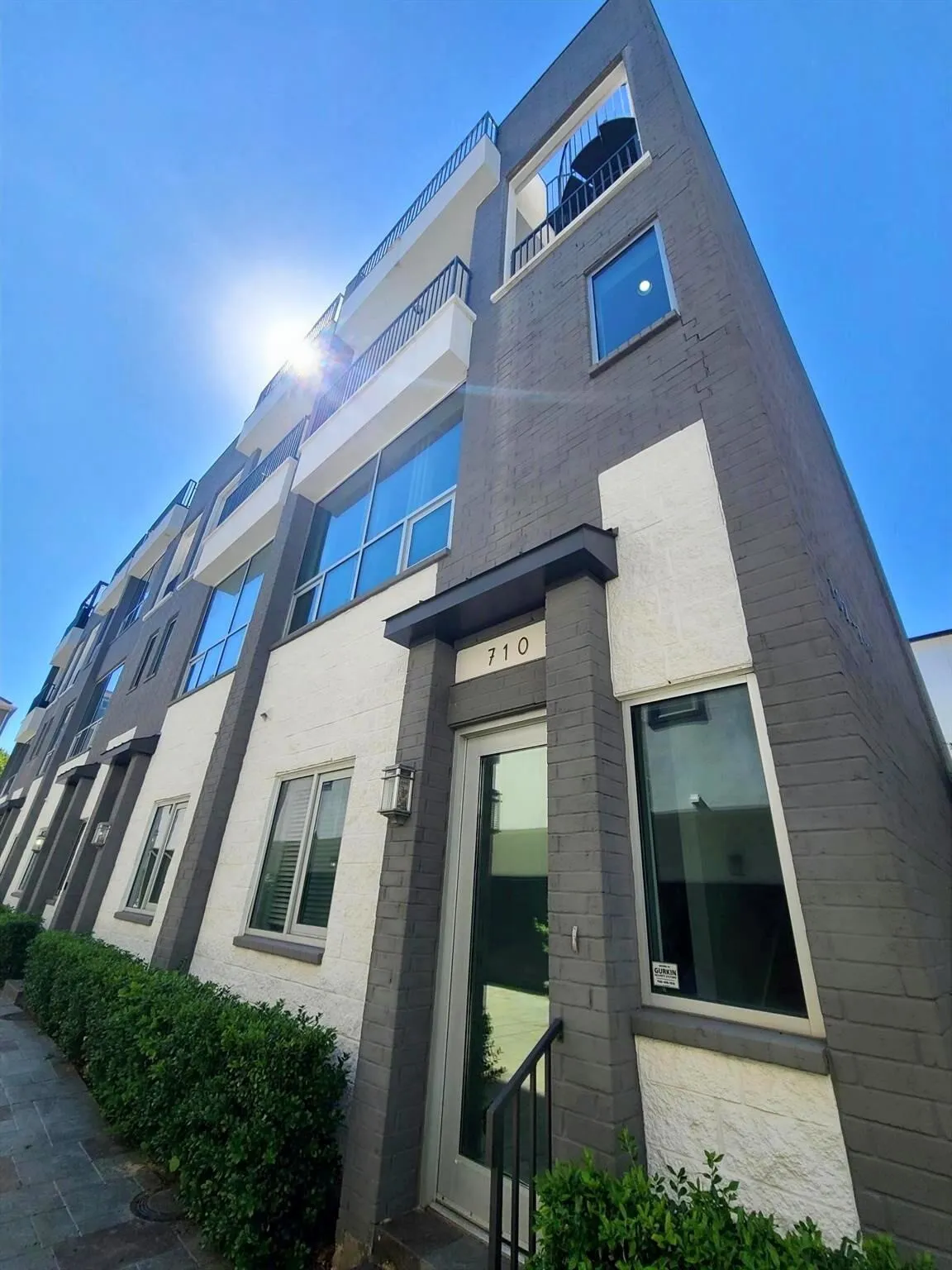 Townhouse For Rent in Dallas County , 710 Colten James Lane, Dallas, Texas 75204, 2 Bedroom, 3 Bathroom, 2 Garage spaces, 1,766 Sqft, built in 2005, Price $2,750, mls#21348803, Real Estate Agent in Dallas, Homes For Rent in Dallas county, Homes For Rent in Dallas, Realtor in Dallas Texas, Real Estate Brokerage Independent Realty Texas, Luminita Cordes Realtor