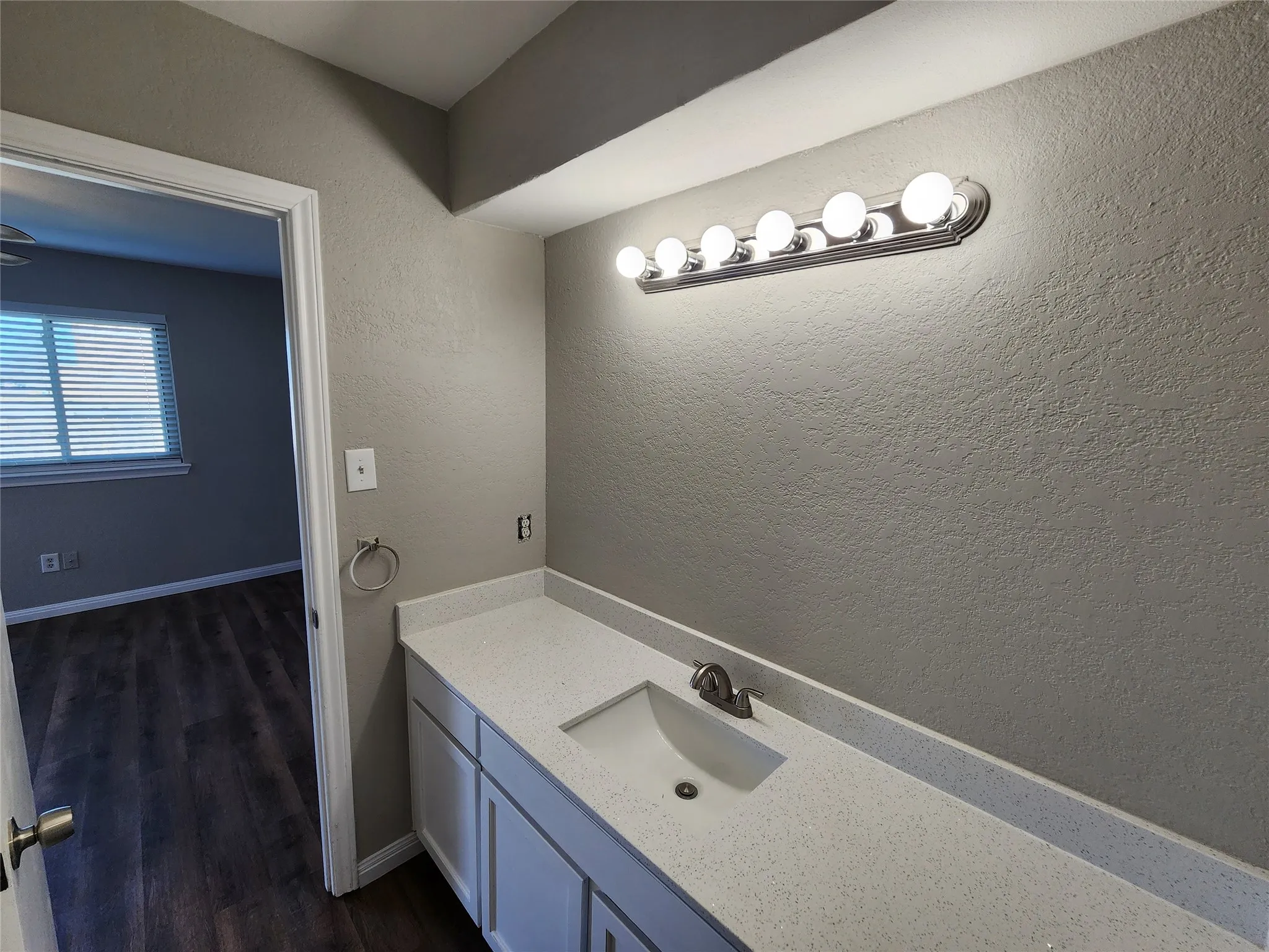 Duplex For Rent in Tarrant County , 350 Spring Branch Lane, Kennedale, Texas 76060, 3 Bedrooms, 2 Bathrooms, 1 Garage spaces, 1,170 Sqft, built in 1983, Price $1,800, mls#21349748, Real Estate Agent in Kennedale, Homes For Rent in Tarrant county, Homes For Rent in Kennedale, Realtor in Kennedale Texas, Real Estate Brokerage Independent Realty Texas, Luminita Cordes Realtor