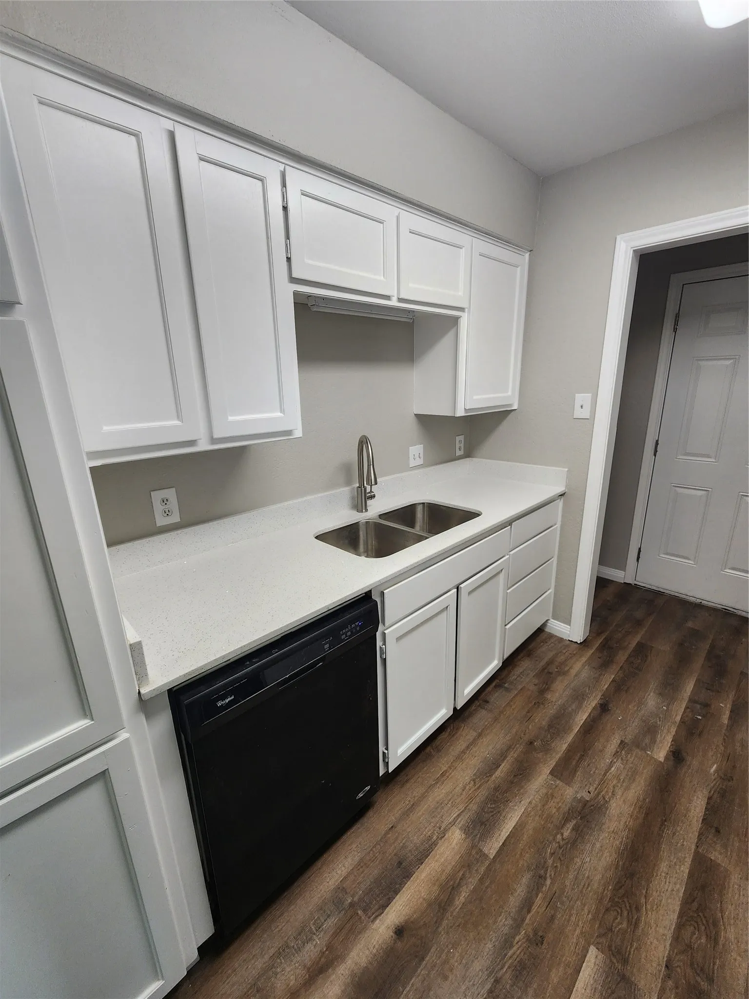 Duplex For Rent in Tarrant County , 350 Spring Branch Lane, Kennedale, Texas 76060, 3 Bedrooms, 2 Bathrooms, 1 Garage spaces, 1,170 Sqft, built in 1983, Price $1,800, mls#21349748, Real Estate Agent in Kennedale, Homes For Rent in Tarrant county, Homes For Rent in Kennedale, Realtor in Kennedale Texas, Real Estate Brokerage Independent Realty Texas, Luminita Cordes Realtor