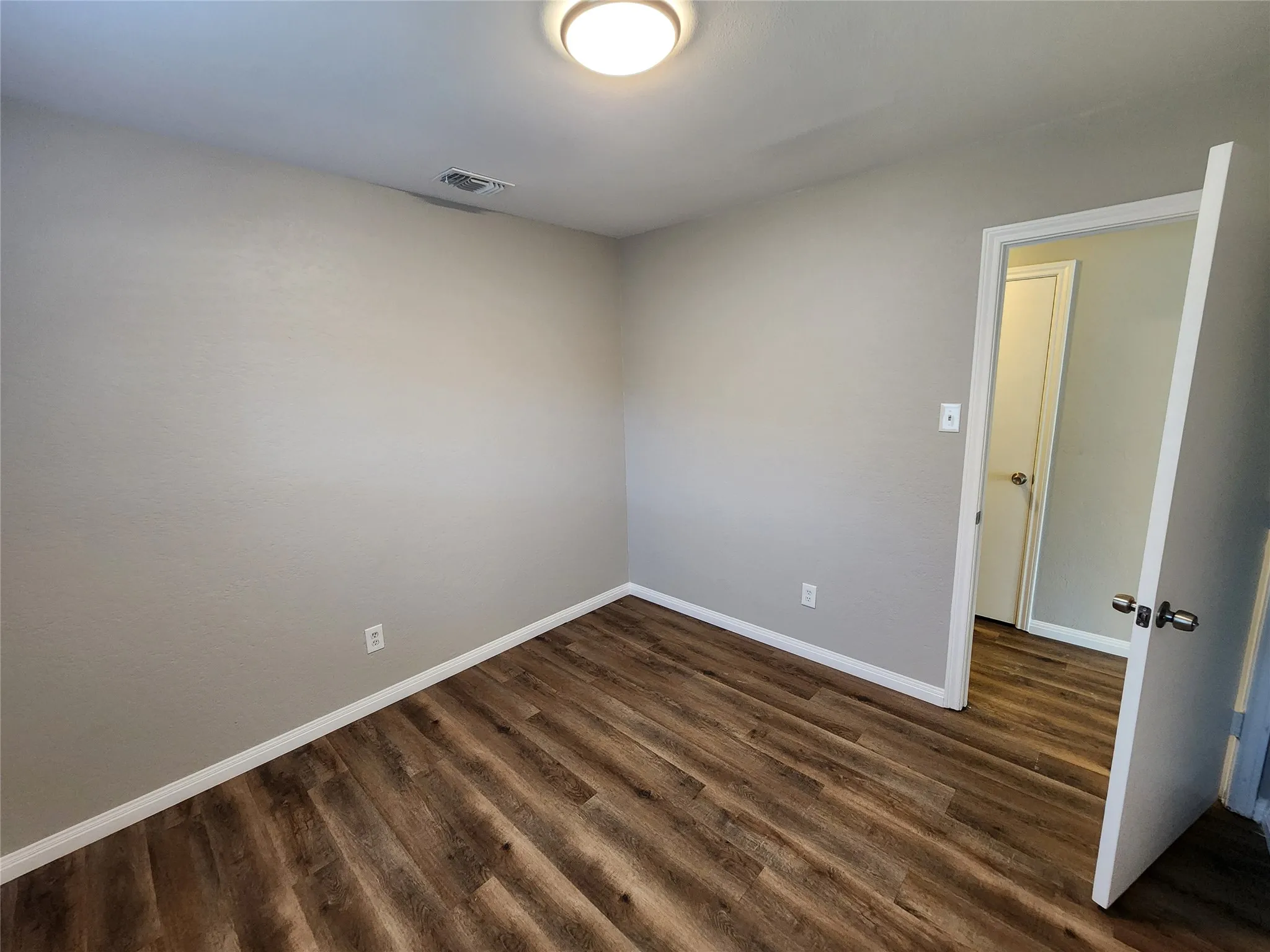Duplex For Rent in Tarrant County , 350 Spring Branch Lane, Kennedale, Texas 76060, 3 Bedrooms, 2 Bathrooms, 1 Garage spaces, 1,170 Sqft, built in 1983, Price $1,800, mls#21349748, Real Estate Agent in Kennedale, Homes For Rent in Tarrant county, Homes For Rent in Kennedale, Realtor in Kennedale Texas, Real Estate Brokerage Independent Realty Texas, Luminita Cordes Realtor