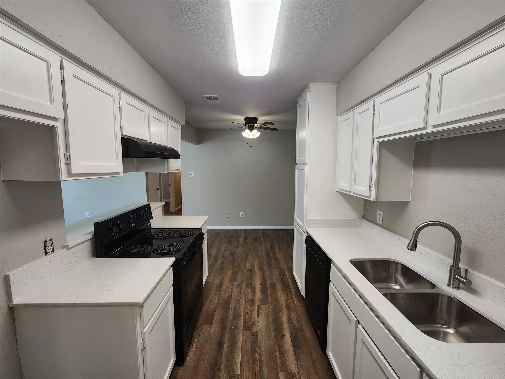 Duplex For Rent in Tarrant County , 350 Spring Branch Lane, Kennedale, Texas 76060, 3 Bedrooms, 2 Bathrooms, 1 Garage spaces, 1,170 Sqft, built in 1983, Price $1,800, mls#21349748, Real Estate Agent in Kennedale, Homes For Rent in Tarrant county, Homes For Rent in Kennedale, Realtor in Kennedale Texas, Real Estate Brokerage Independent Realty Texas, Luminita Cordes Realtor