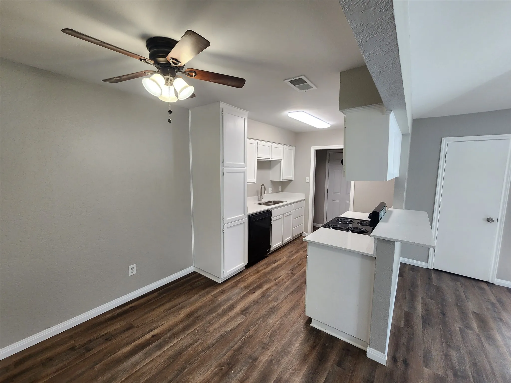 Duplex For Rent in Tarrant County , 350 Spring Branch Lane, Kennedale, Texas 76060, 3 Bedrooms, 2 Bathrooms, 1 Garage spaces, 1,170 Sqft, built in 1983, Price $1,800, mls#21349748, Real Estate Agent in Kennedale, Homes For Rent in Tarrant county, Homes For Rent in Kennedale, Realtor in Kennedale Texas, Real Estate Brokerage Independent Realty Texas, Luminita Cordes Realtor