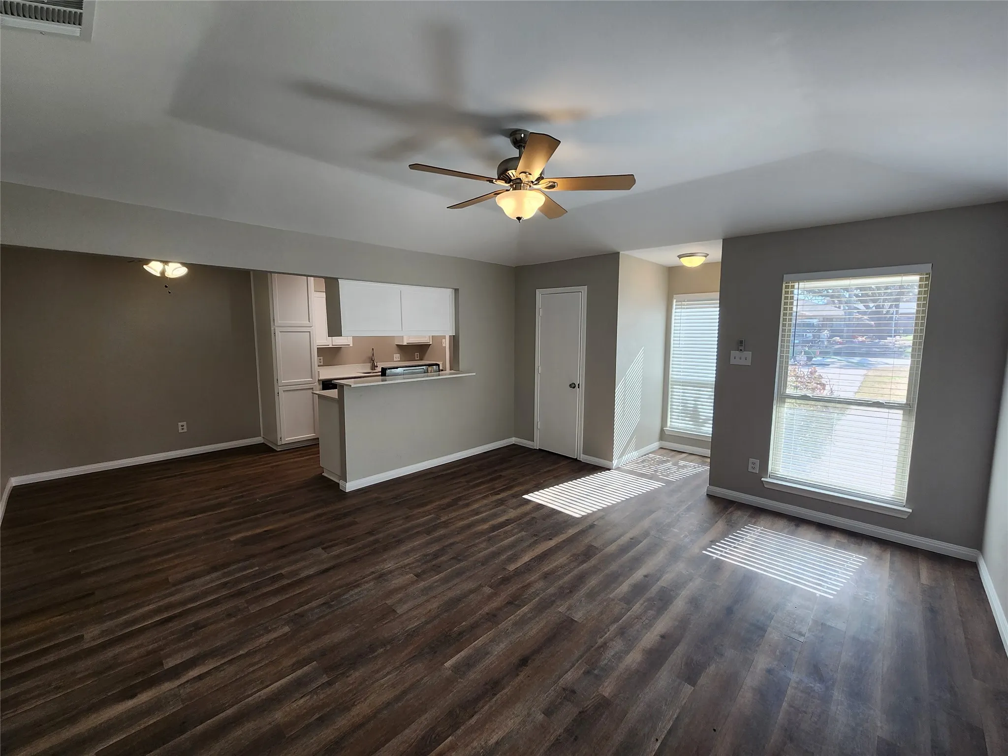 Duplex For Rent in Tarrant County , 350 Spring Branch Lane, Kennedale, Texas 76060, 3 Bedrooms, 2 Bathrooms, 1 Garage spaces, 1,170 Sqft, built in 1983, Price $1,800, mls#21349748, Real Estate Agent in Kennedale, Homes For Rent in Tarrant county, Homes For Rent in Kennedale, Realtor in Kennedale Texas, Real Estate Brokerage Independent Realty Texas, Luminita Cordes Realtor