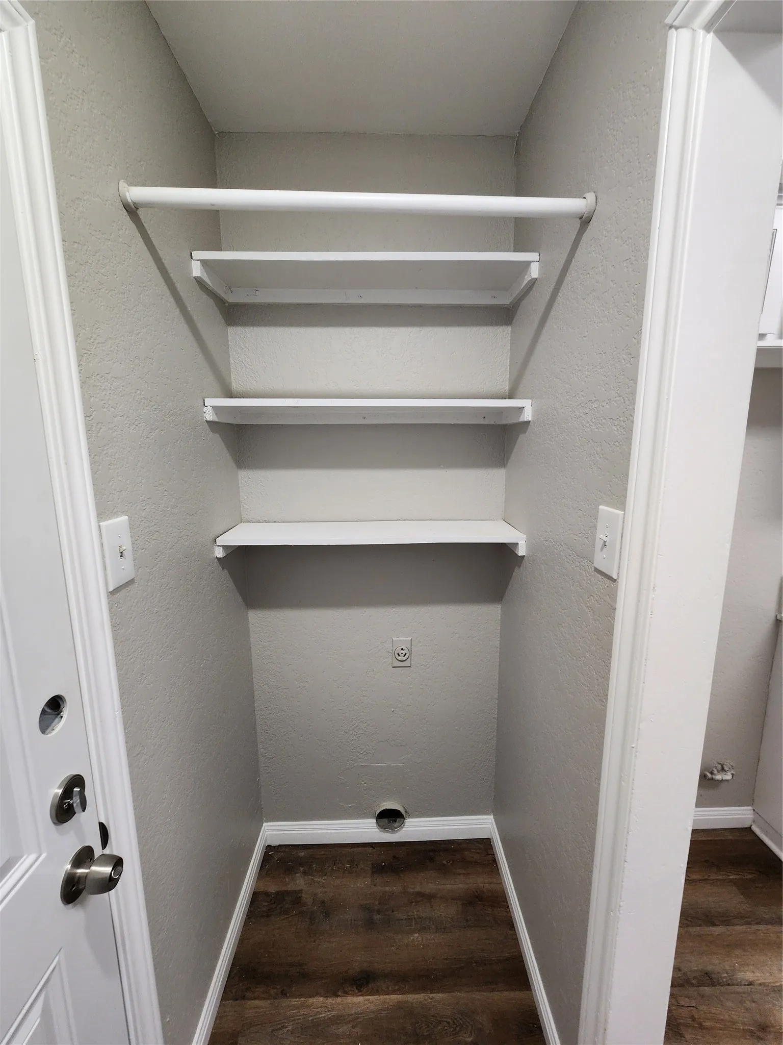 Duplex For Rent in Tarrant County , 350 Spring Branch Lane, Kennedale, Texas 76060, 3 Bedrooms, 2 Bathrooms, 1 Garage spaces, 1,170 Sqft, built in 1983, Price $1,800, mls#21349748, Real Estate Agent in Kennedale, Homes For Rent in Tarrant county, Homes For Rent in Kennedale, Realtor in Kennedale Texas, Real Estate Brokerage Independent Realty Texas, Luminita Cordes Realtor