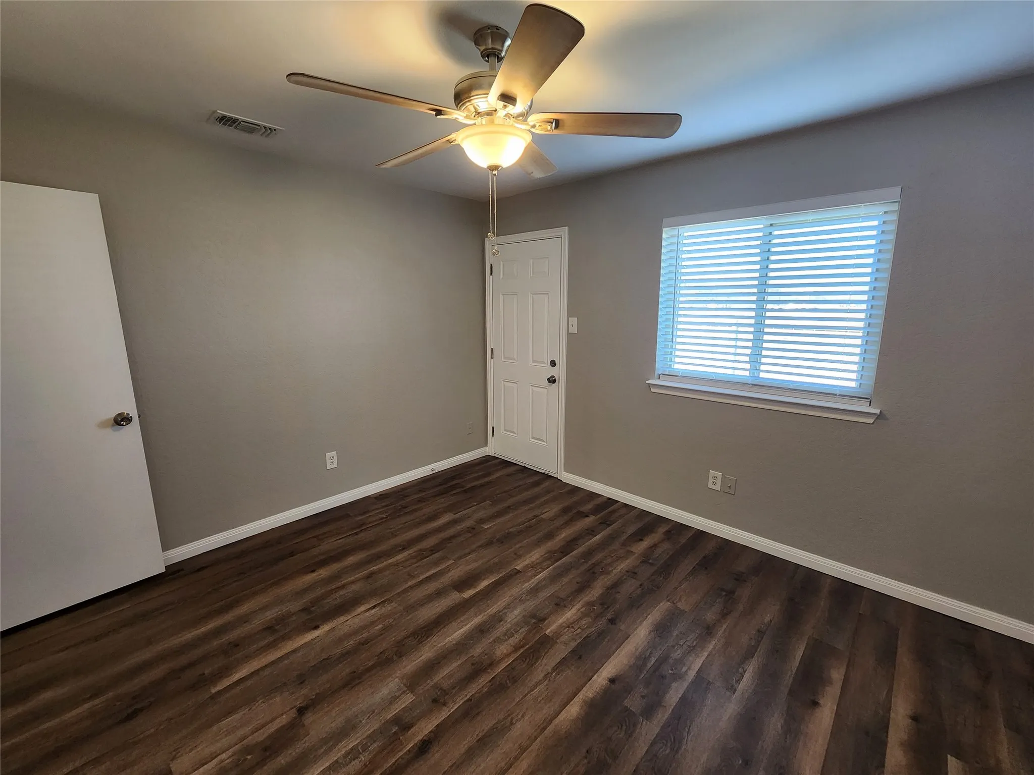 Duplex For Rent in Tarrant County , 350 Spring Branch Lane, Kennedale, Texas 76060, 3 Bedrooms, 2 Bathrooms, 1 Garage spaces, 1,170 Sqft, built in 1983, Price $1,800, mls#21349748, Real Estate Agent in Kennedale, Homes For Rent in Tarrant county, Homes For Rent in Kennedale, Realtor in Kennedale Texas, Real Estate Brokerage Independent Realty Texas, Luminita Cordes Realtor