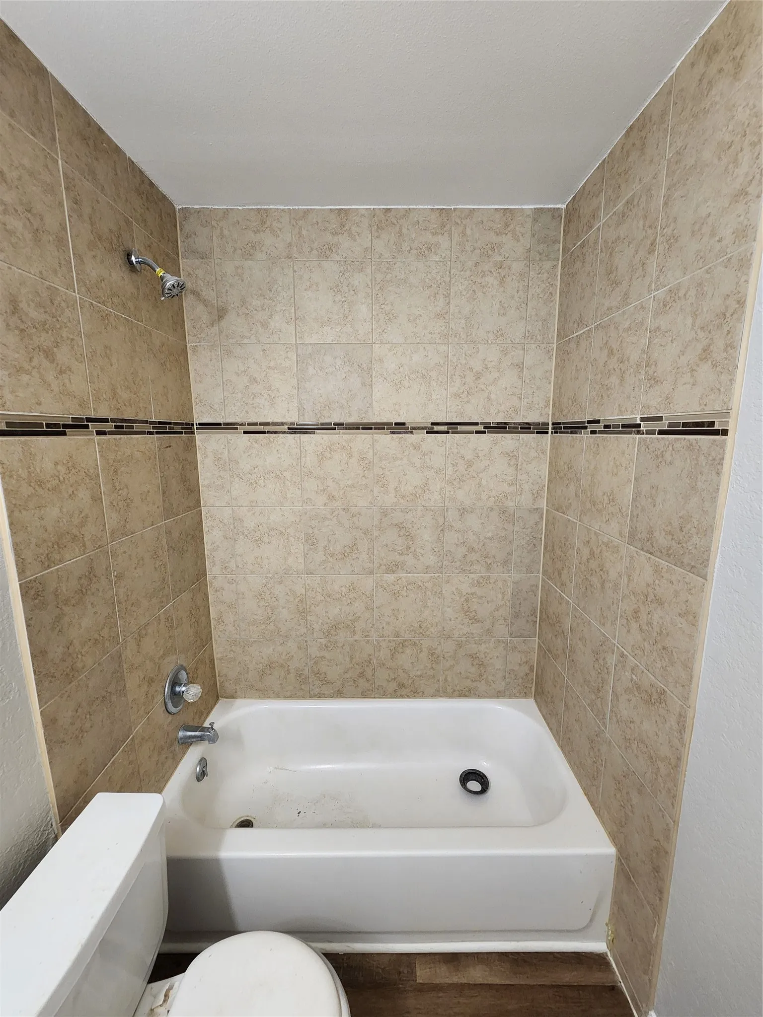 Duplex For Rent in Tarrant County , 350 Spring Branch Lane, Kennedale, Texas 76060, 3 Bedrooms, 2 Bathrooms, 1 Garage spaces, 1,170 Sqft, built in 1983, Price $1,800, mls#21349748, Real Estate Agent in Kennedale, Homes For Rent in Tarrant county, Homes For Rent in Kennedale, Realtor in Kennedale Texas, Real Estate Brokerage Independent Realty Texas, Luminita Cordes Realtor