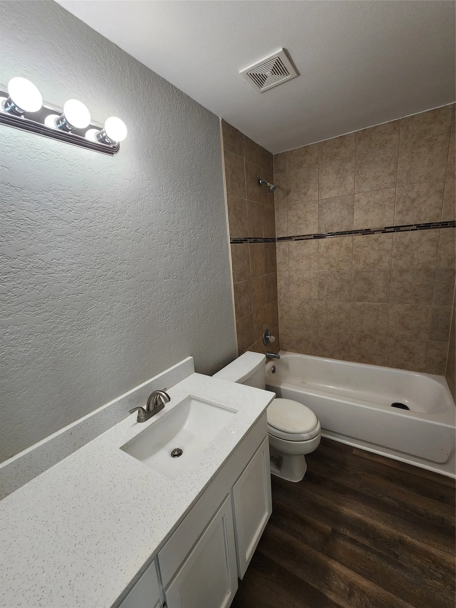 Duplex For Rent in Tarrant County , 350 Spring Branch Lane, Kennedale, Texas 76060, 3 Bedrooms, 2 Bathrooms, 1 Garage spaces, 1,170 Sqft, built in 1983, Price $1,800, mls#21349748, Real Estate Agent in Kennedale, Homes For Rent in Tarrant county, Homes For Rent in Kennedale, Realtor in Kennedale Texas, Real Estate Brokerage Independent Realty Texas, Luminita Cordes Realtor