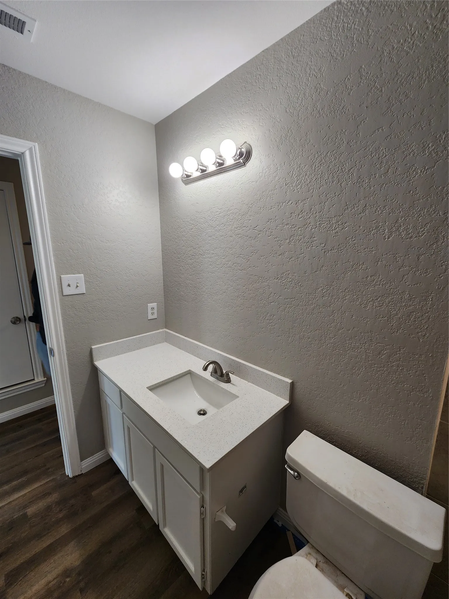 Duplex For Rent in Tarrant County , 350 Spring Branch Lane, Kennedale, Texas 76060, 3 Bedrooms, 2 Bathrooms, 1 Garage spaces, 1,170 Sqft, built in 1983, Price $1,800, mls#21349748, Real Estate Agent in Kennedale, Homes For Rent in Tarrant county, Homes For Rent in Kennedale, Realtor in Kennedale Texas, Real Estate Brokerage Independent Realty Texas, Luminita Cordes Realtor