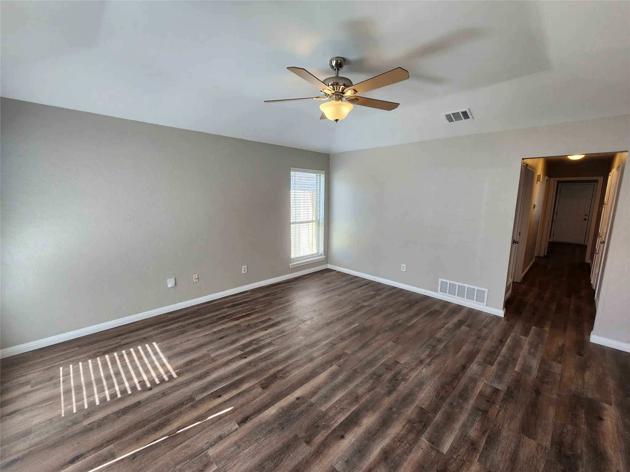 Duplex For Rent in Tarrant County , 350 Spring Branch Lane, Kennedale, Texas 76060, 3 Bedrooms, 2 Bathrooms, 1 Garage spaces, 1,170 Sqft, built in 1983, Price $1,800, mls#21349748, Real Estate Agent in Kennedale, Homes For Rent in Tarrant county, Homes For Rent in Kennedale, Realtor in Kennedale Texas, Real Estate Brokerage Independent Realty Texas, Luminita Cordes Realtor