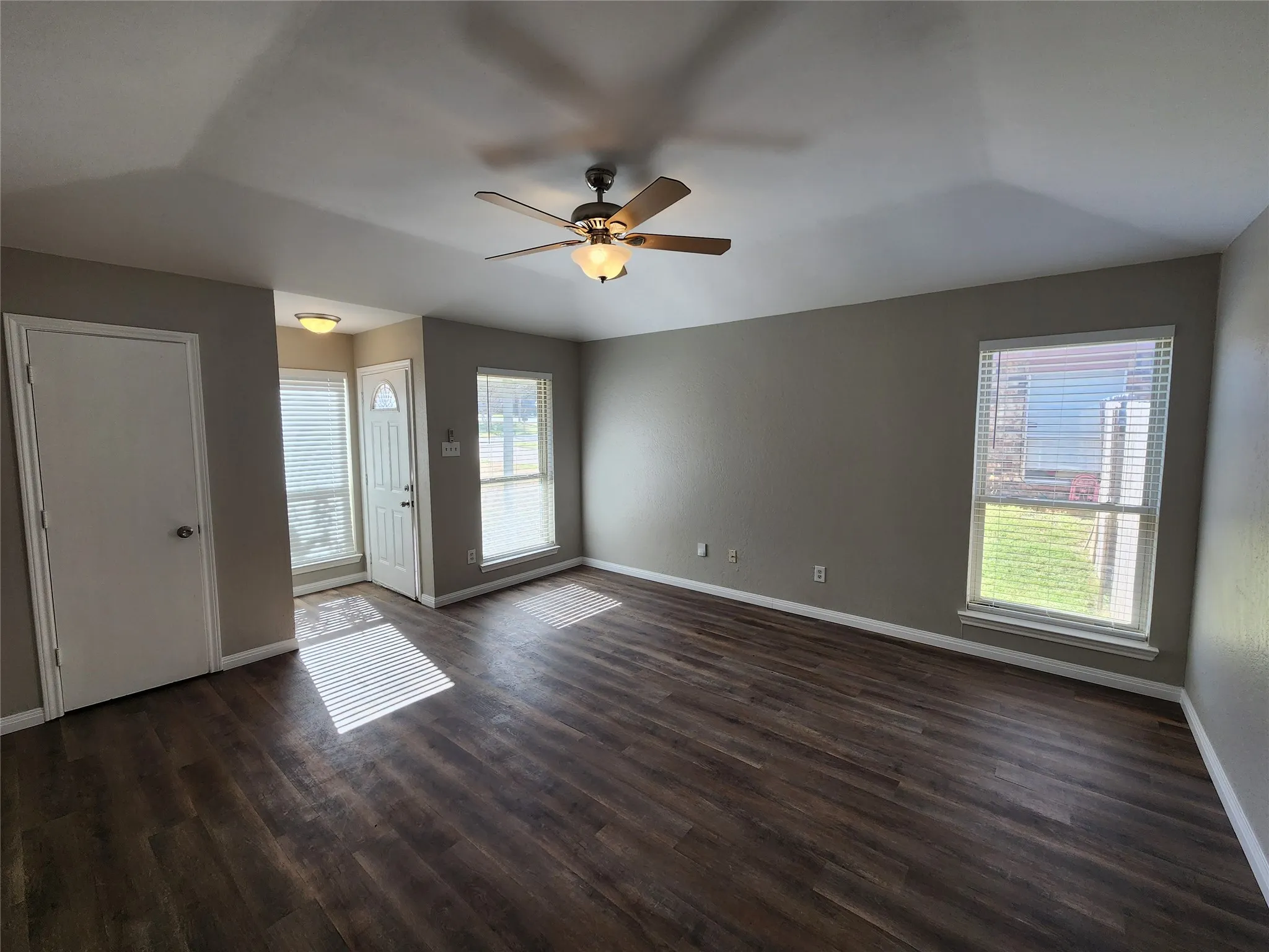 Duplex For Rent in Tarrant County , 350 Spring Branch Lane, Kennedale, Texas 76060, 3 Bedrooms, 2 Bathrooms, 1 Garage spaces, 1,170 Sqft, built in 1983, Price $1,800, mls#21349748, Real Estate Agent in Kennedale, Homes For Rent in Tarrant county, Homes For Rent in Kennedale, Realtor in Kennedale Texas, Real Estate Brokerage Independent Realty Texas, Luminita Cordes Realtor