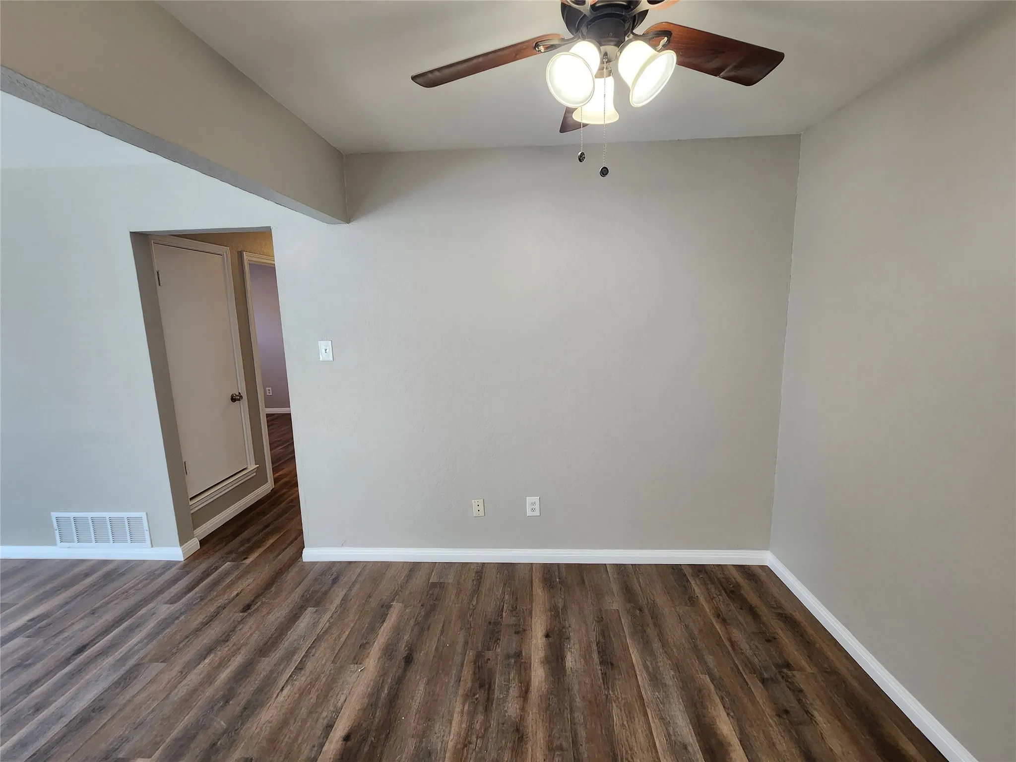 Duplex For Rent in Tarrant County , 350 Spring Branch Lane, Kennedale, Texas 76060, 3 Bedrooms, 2 Bathrooms, 1 Garage spaces, 1,170 Sqft, built in 1983, Price $1,800, mls#21349748, Real Estate Agent in Kennedale, Homes For Rent in Tarrant county, Homes For Rent in Kennedale, Realtor in Kennedale Texas, Real Estate Brokerage Independent Realty Texas, Luminita Cordes Realtor