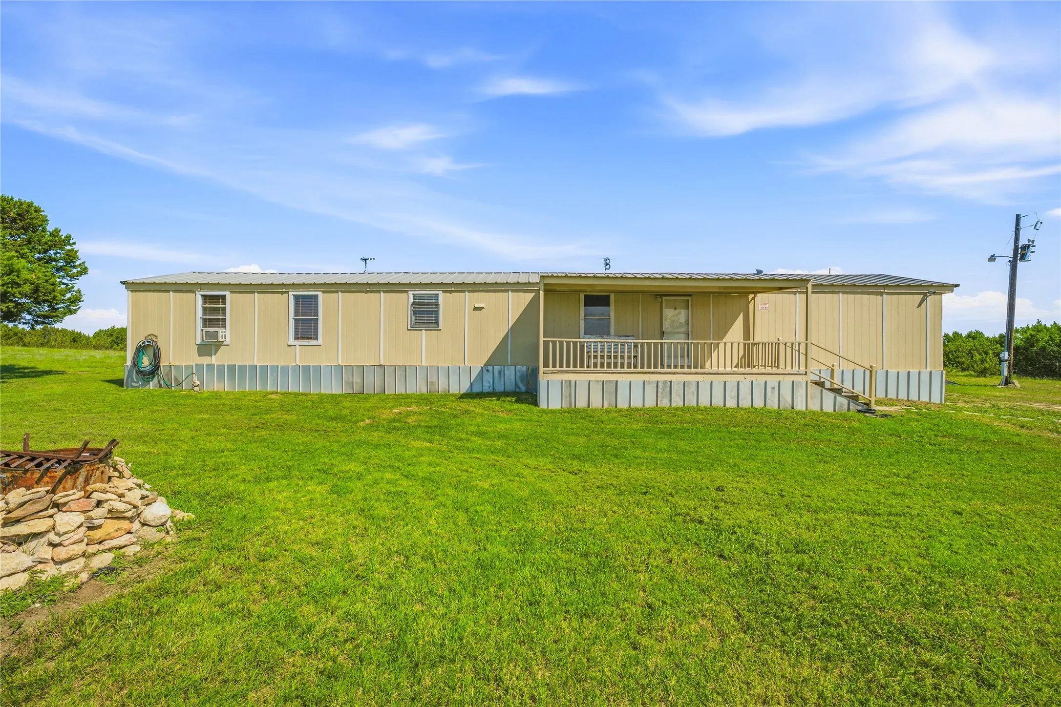 Mobile Home For Sale in Hamilton County , 374 PR 118A, Carlton, Texas 76436, 3 Bedroom, 2 Bathroom, Garage spaces, 1,216 Sqft, built in 1997, mls#21348034, Real Estate Agent in Carlton, Homes For Sale in Hamilton county, Homes For Sale in Carlton, Realtor in Carlton Texas, Real Estate Brokerage Independent Realty Texas, Luminita Cordes Realtor