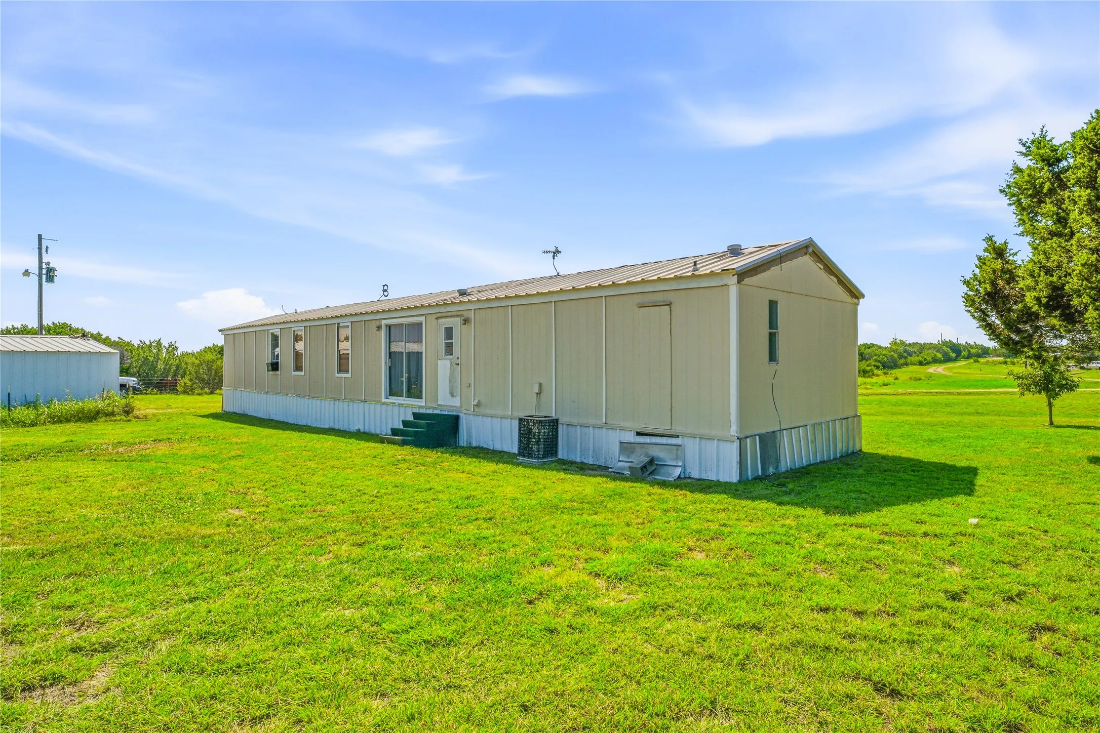 Mobile Home For Sale in Hamilton County , 374 PR 118A, Carlton, Texas 76436, 3 Bedroom, 2 Bathroom, Garage spaces, 1,216 Sqft, built in 1997, mls#21348034, Real Estate Agent in Carlton, Homes For Sale in Hamilton county, Homes For Sale in Carlton, Realtor in Carlton Texas, Real Estate Brokerage Independent Realty Texas, Luminita Cordes Realtor