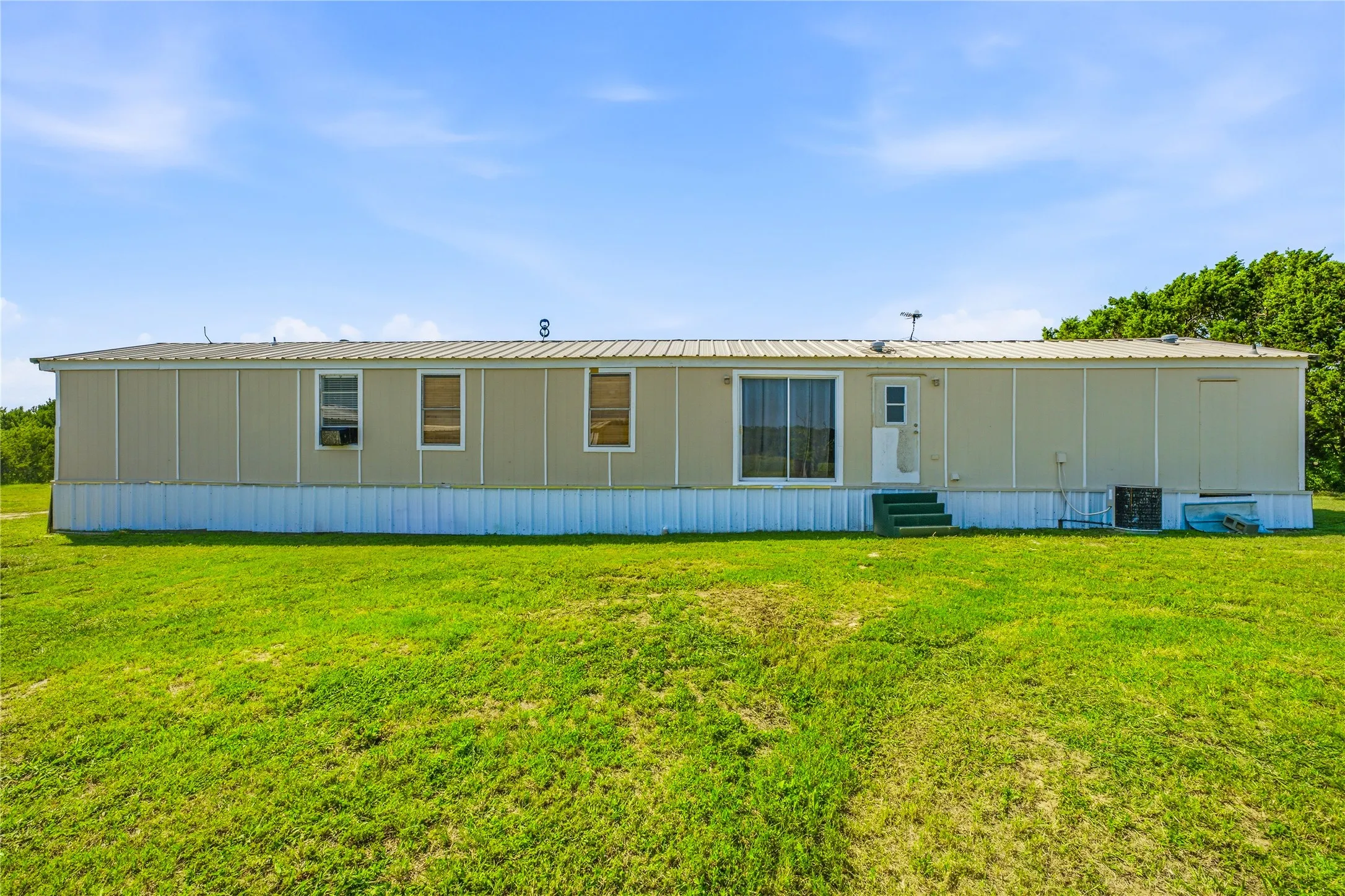 Mobile Home For Sale in Hamilton County , 374 PR 118A, Carlton, Texas 76436, 3 Bedroom, 2 Bathroom, Garage spaces, 1,216 Sqft, built in 1997, mls#21348034, Real Estate Agent in Carlton, Homes For Sale in Hamilton county, Homes For Sale in Carlton, Realtor in Carlton Texas, Real Estate Brokerage Independent Realty Texas, Luminita Cordes Realtor