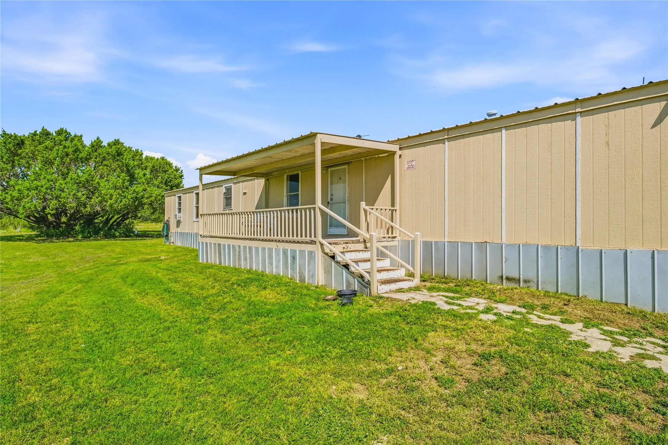 Mobile Home For Sale in Hamilton County , 374 PR 118A, Carlton, Texas 76436, 3 Bedroom, 2 Bathroom, Garage spaces, 1,216 Sqft, built in 1997, mls#21348034, Real Estate Agent in Carlton, Homes For Sale in Hamilton county, Homes For Sale in Carlton, Realtor in Carlton Texas, Real Estate Brokerage Independent Realty Texas, Luminita Cordes Realtor