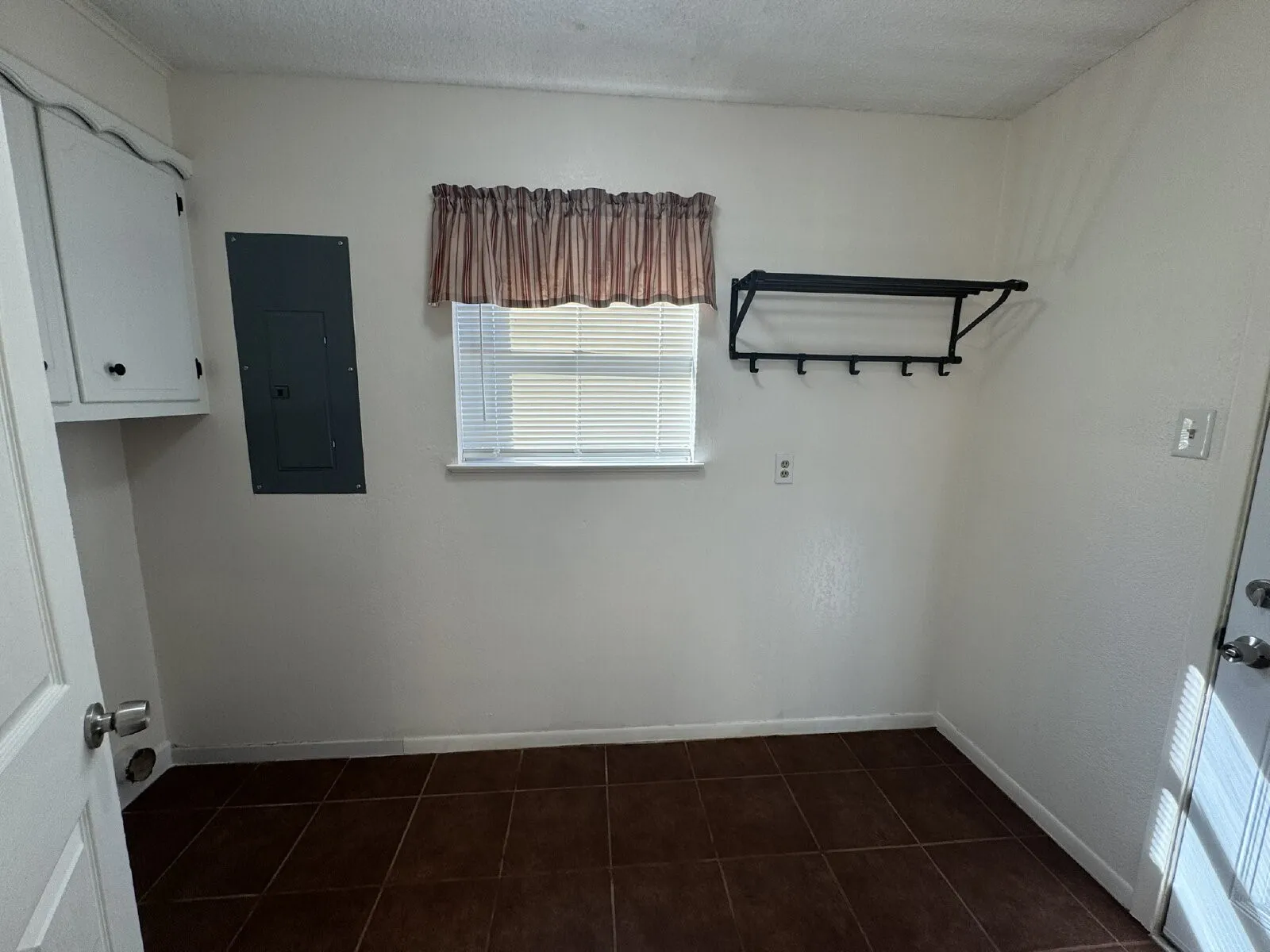 Single Family Residence For Rent in Erath County , 208 Prairie Wind Boulevard, Stephenville, Texas 76401, 3 Bedroom, 2 Bathroom, 2 Garage spaces, 1,655 Sqft, built in 1979, mls#21349753, Real Estate Agent in Stephenville, Homes For Rent in Erath county, Homes For Rent in Stephenville, Realtor in Stephenville Texas, Real Estate Brokerage Independent Realty Texas, Luminita Cordes Realtor