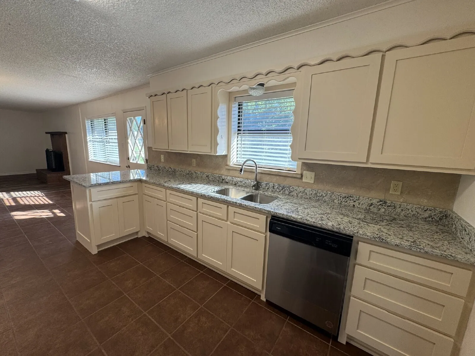 Single Family Residence For Rent in Erath County , 208 Prairie Wind Boulevard, Stephenville, Texas 76401, 3 Bedroom, 2 Bathroom, 2 Garage spaces, 1,655 Sqft, built in 1979, mls#21349753, Real Estate Agent in Stephenville, Homes For Rent in Erath county, Homes For Rent in Stephenville, Realtor in Stephenville Texas, Real Estate Brokerage Independent Realty Texas, Luminita Cordes Realtor