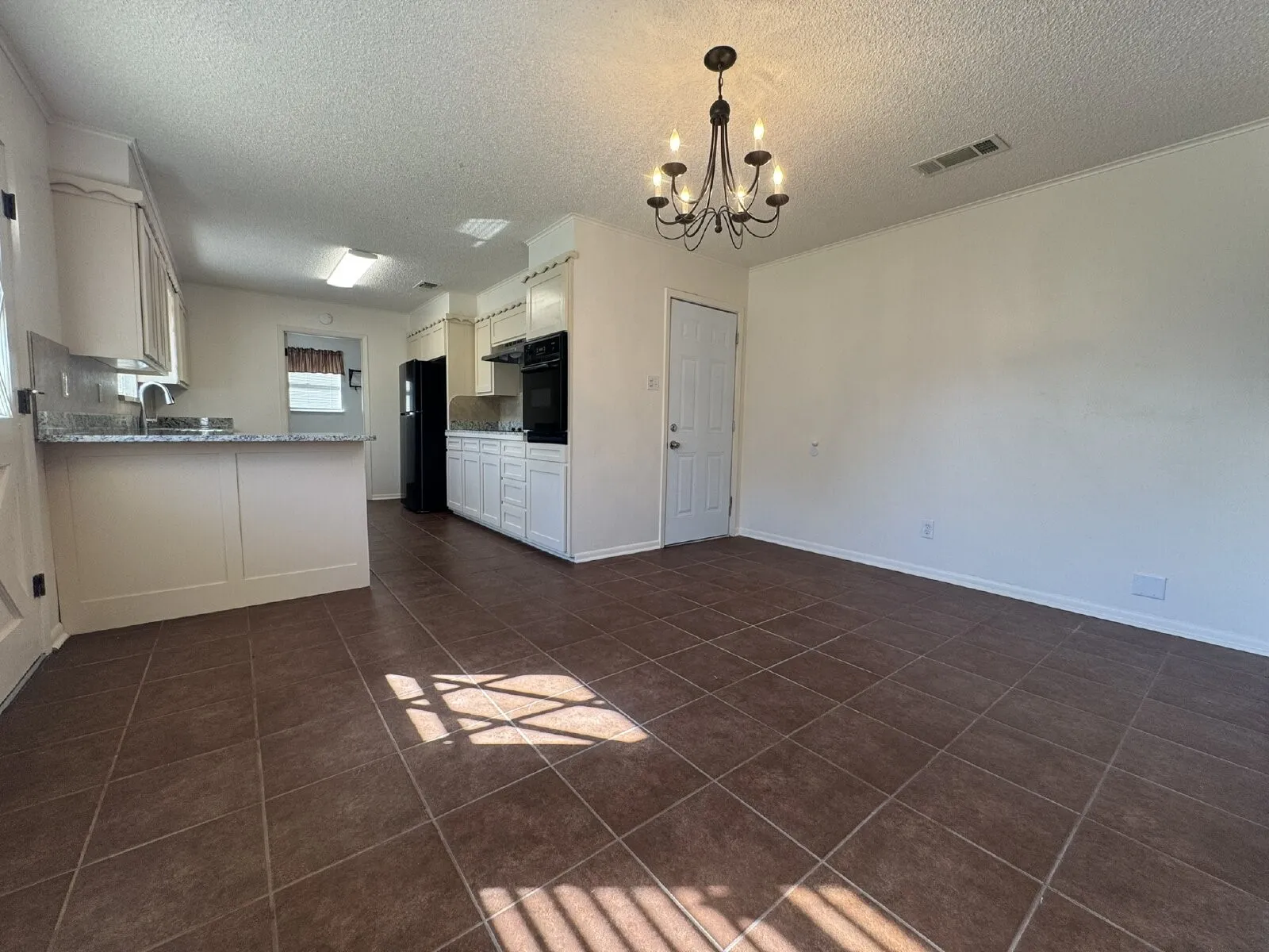 Single Family Residence For Rent in Erath County , 208 Prairie Wind Boulevard, Stephenville, Texas 76401, 3 Bedroom, 2 Bathroom, 2 Garage spaces, 1,655 Sqft, built in 1979, mls#21349753, Real Estate Agent in Stephenville, Homes For Rent in Erath county, Homes For Rent in Stephenville, Realtor in Stephenville Texas, Real Estate Brokerage Independent Realty Texas, Luminita Cordes Realtor