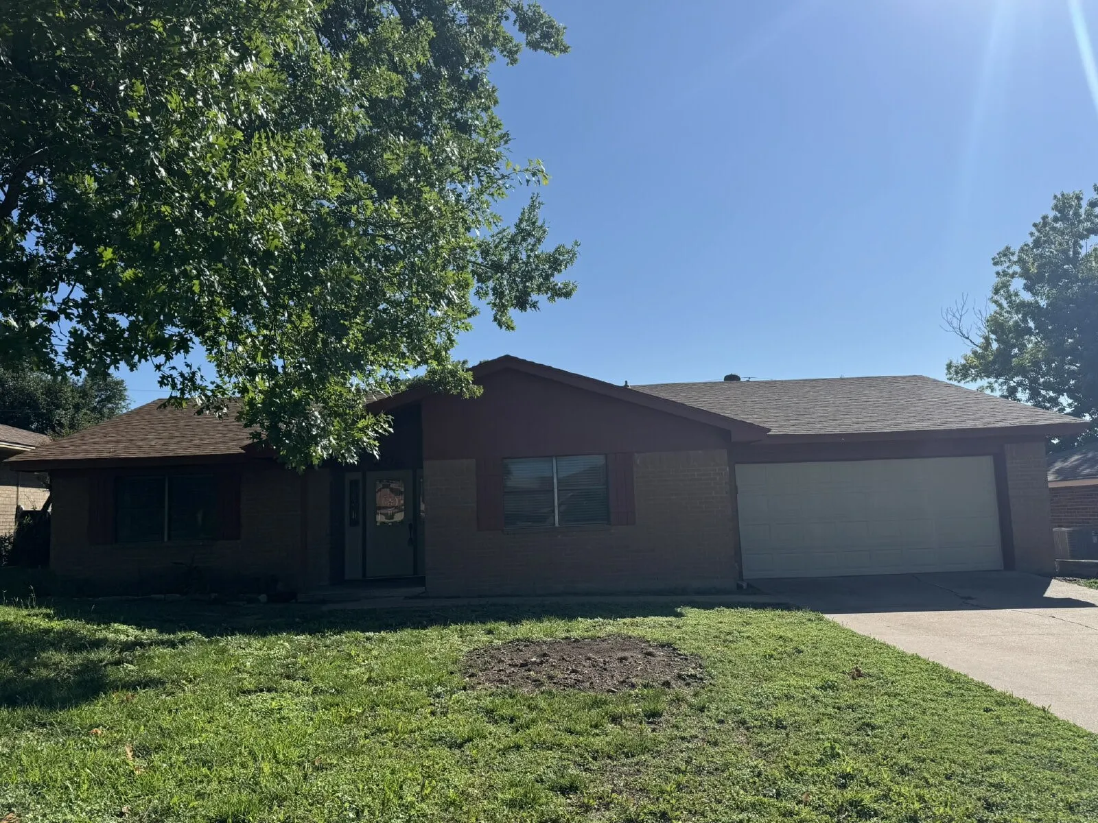 Single Family Residence For Rent in Erath County , 208 Prairie Wind Boulevard, Stephenville, Texas 76401, 3 Bedroom, 2 Bathroom, 2 Garage spaces, 1,655 Sqft, built in 1979, mls#21349753, Real Estate Agent in Stephenville, Homes For Rent in Erath county, Homes For Rent in Stephenville, Realtor in Stephenville Texas, Real Estate Brokerage Independent Realty Texas, Luminita Cordes Realtor