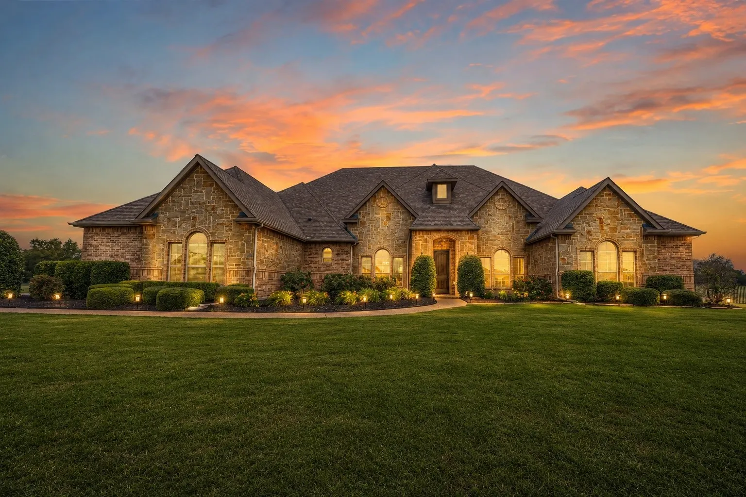 Single Family Residence For Sale in Rockwall County , 1406 Artesia Lane, Mclendon Chisholm, Texas 75032, 4 Bedroom, 5 Bathroom, 4 Garage spaces, 4,184 Sqft, built in 2014, mls#21349733, Real Estate Agent in Mclendon Chisholm, Homes For Sale in Rockwall county, Homes For Sale in Mclendon Chisholm, Realtor in Mclendon Chisholm Texas, Real Estate Brokerage Independent Realty Texas, Luminita Cordes Realtor