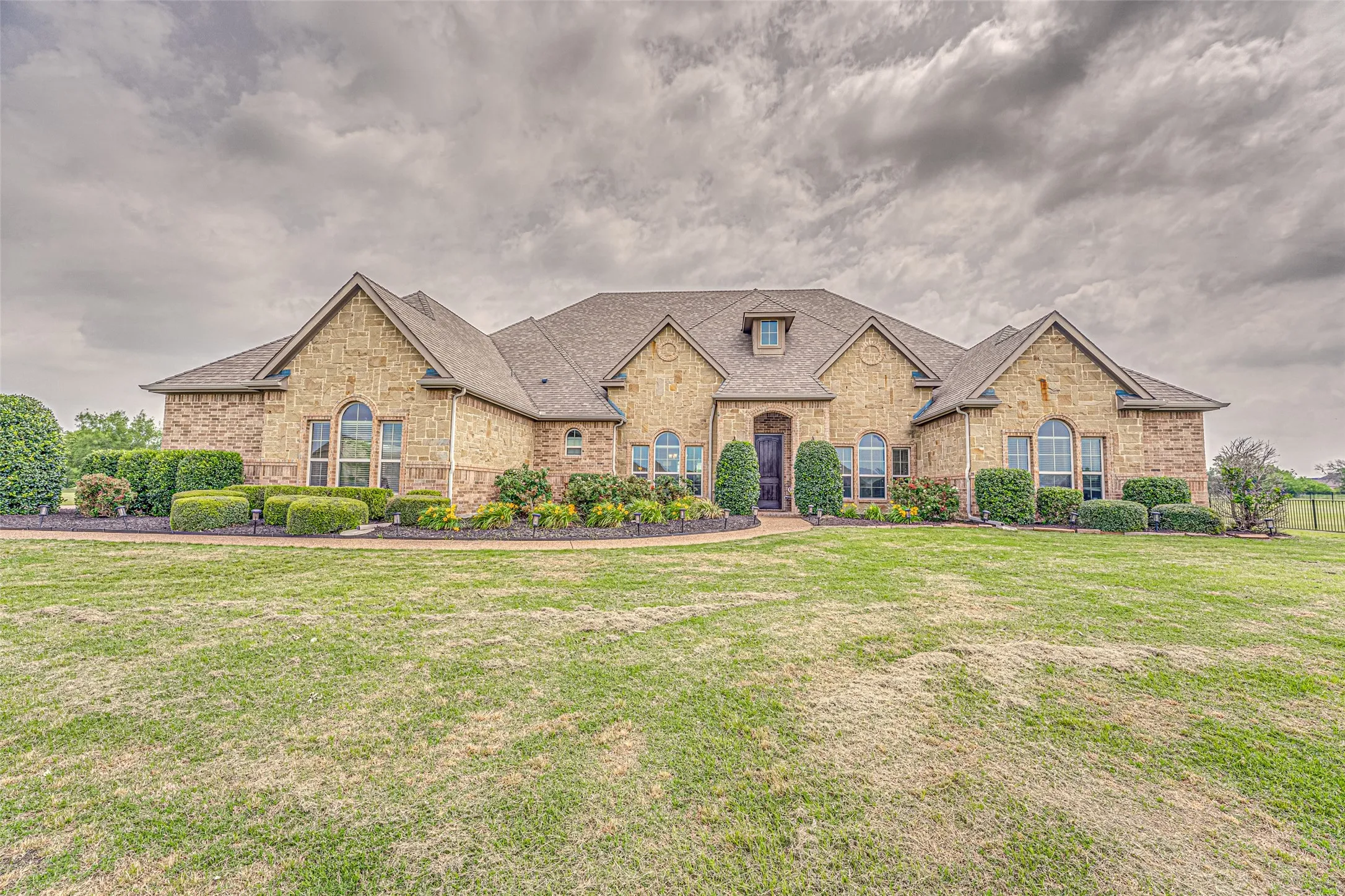 Single Family Residence For Sale in Rockwall County , 1406 Artesia Lane, Mclendon Chisholm, Texas 75032, 4 Bedroom, 5 Bathroom, 4 Garage spaces, 4,184 Sqft, built in 2014, mls#21349733, Real Estate Agent in Mclendon Chisholm, Homes For Sale in Rockwall county, Homes For Sale in Mclendon Chisholm, Realtor in Mclendon Chisholm Texas, Real Estate Brokerage Independent Realty Texas, Luminita Cordes Realtor