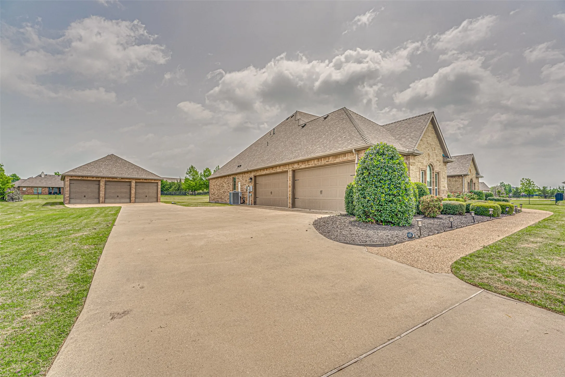 Single Family Residence For Sale in Rockwall County , 1406 Artesia Lane, Mclendon Chisholm, Texas 75032, 4 Bedroom, 5 Bathroom, 4 Garage spaces, 4,184 Sqft, built in 2014, mls#21349733, Real Estate Agent in Mclendon Chisholm, Homes For Sale in Rockwall county, Homes For Sale in Mclendon Chisholm, Realtor in Mclendon Chisholm Texas, Real Estate Brokerage Independent Realty Texas, Luminita Cordes Realtor
