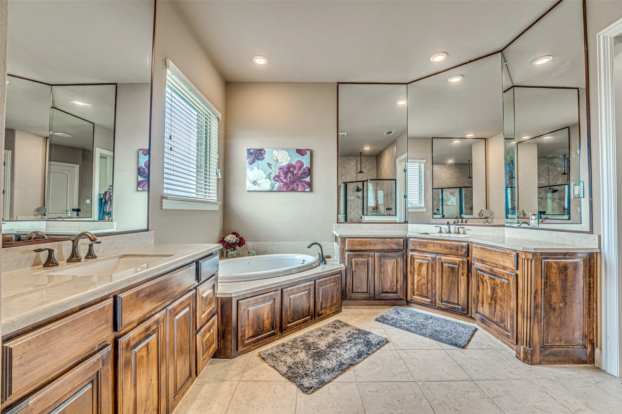Single Family Residence For Sale in Rockwall County , 1406 Artesia Lane, Mclendon Chisholm, Texas 75032, 4 Bedroom, 5 Bathroom, 4 Garage spaces, 4,184 Sqft, built in 2014, mls#21349733, Real Estate Agent in Mclendon Chisholm, Homes For Sale in Rockwall county, Homes For Sale in Mclendon Chisholm, Realtor in Mclendon Chisholm Texas, Real Estate Brokerage Independent Realty Texas, Luminita Cordes Realtor