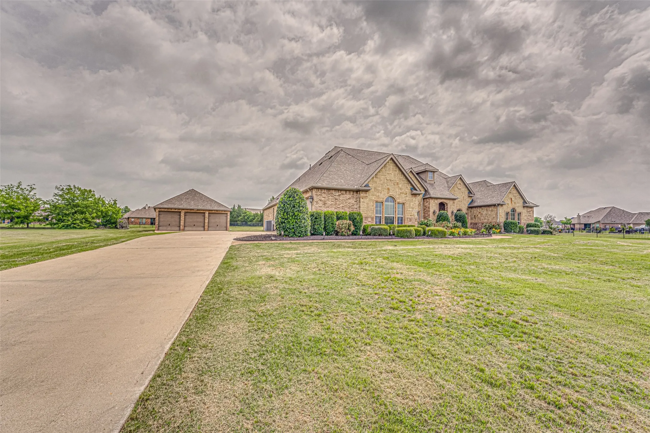 Single Family Residence For Sale in Rockwall County , 1406 Artesia Lane, Mclendon Chisholm, Texas 75032, 4 Bedroom, 5 Bathroom, 4 Garage spaces, 4,184 Sqft, built in 2014, mls#21349733, Real Estate Agent in Mclendon Chisholm, Homes For Sale in Rockwall county, Homes For Sale in Mclendon Chisholm, Realtor in Mclendon Chisholm Texas, Real Estate Brokerage Independent Realty Texas, Luminita Cordes Realtor